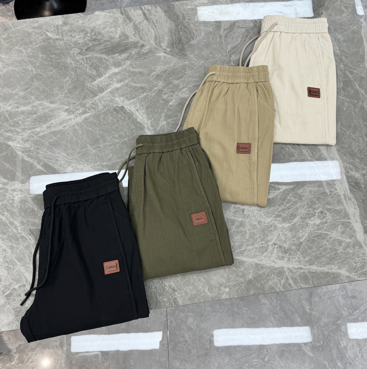 。🌾 Z Zeng杰尼亚26s新品天丝亚麻休闲裤🕶️亚麻混纺休闲裤，主打意式老钱风，春夏穿超透气又凉爽!