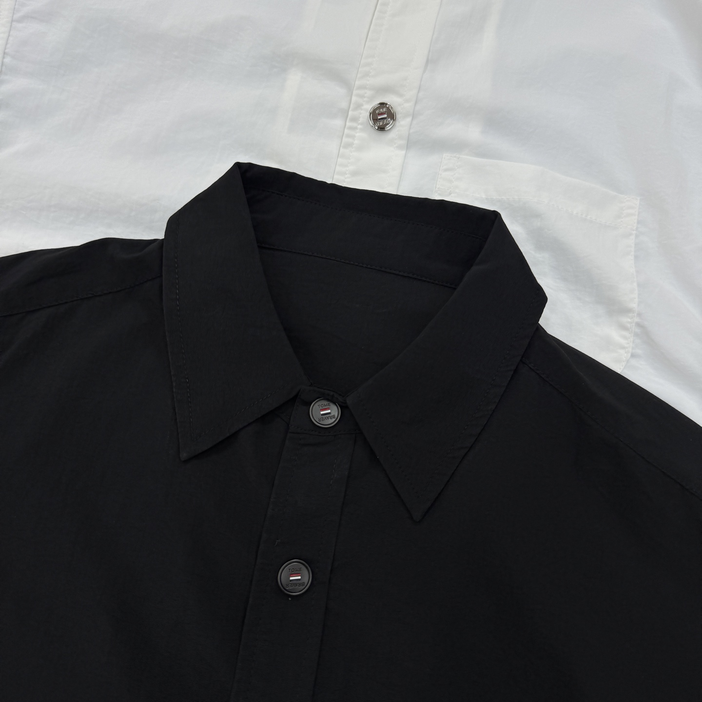 ThomBrowne TB 双袖标衬衫外套，最高版本🌟翻领中长款衬衫夹克，双袖标织带装饰；定制字母log
