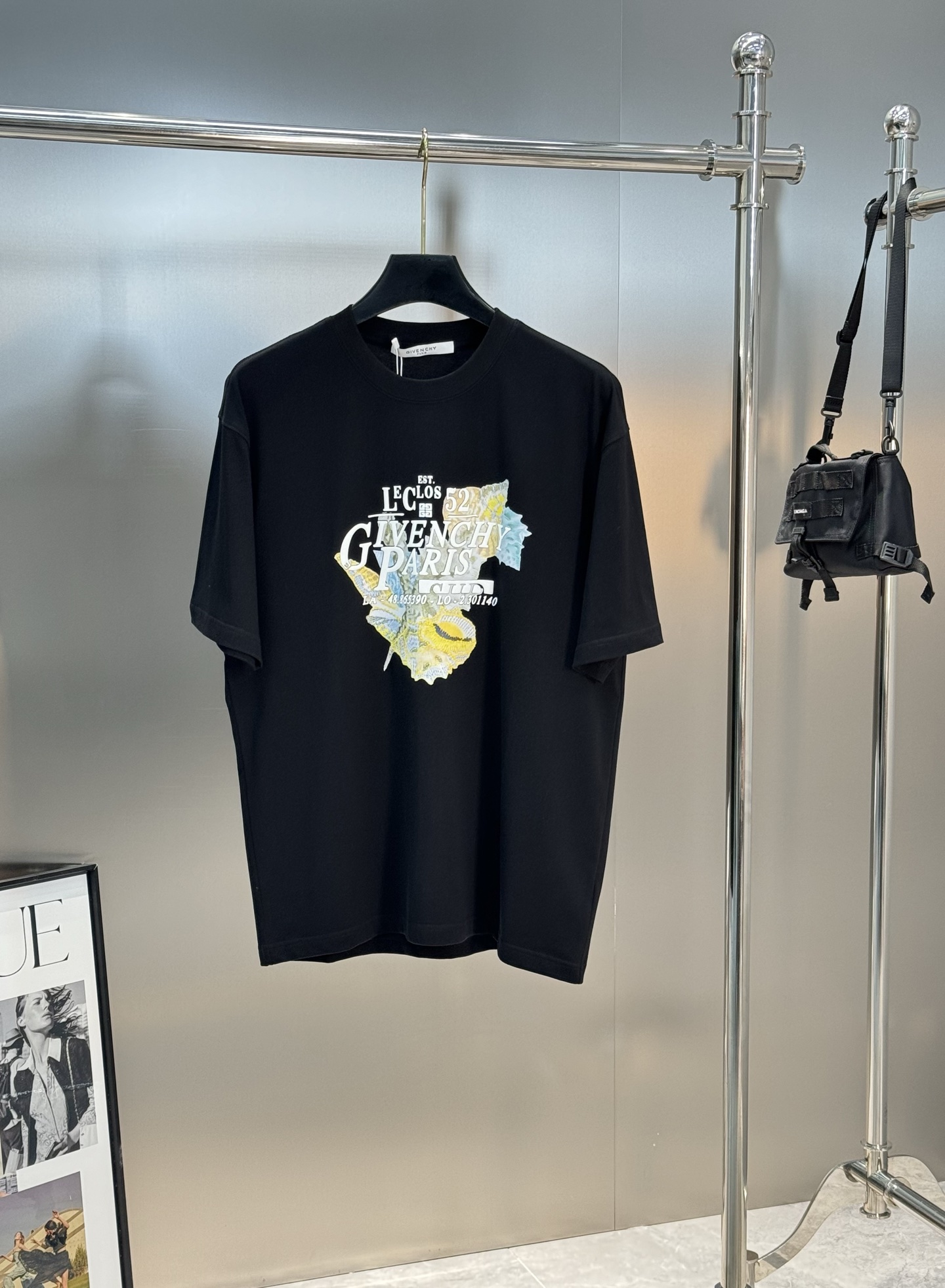 。🌾 Givench*y纪梵希*潮牌新款短袖T恤.当季颜值担当.双层叠加烫画品牌图形立体搭配.视觉效果相
