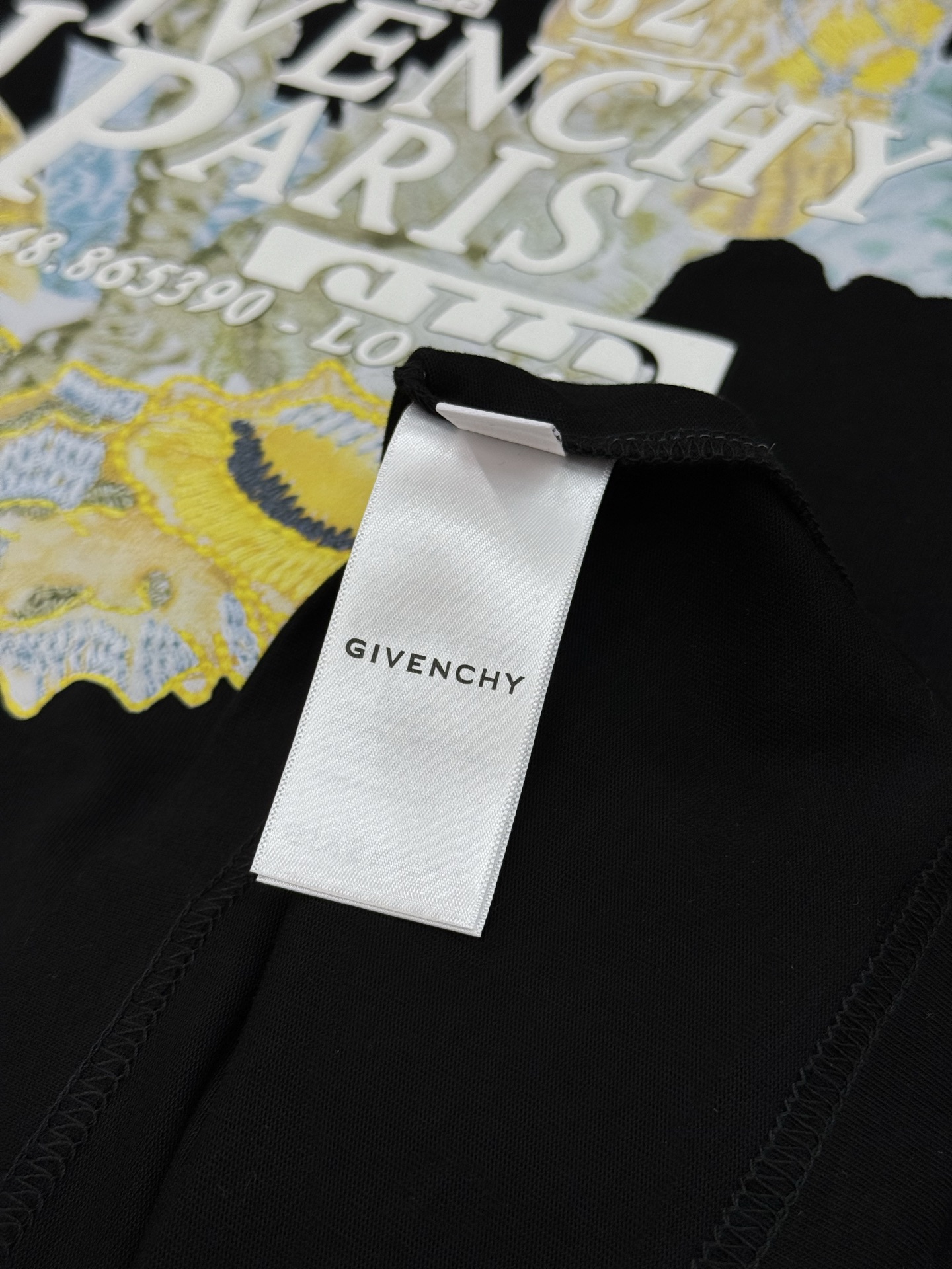 。🌾 Givench*y纪梵希*潮牌新款短袖T恤.当季颜值担当.双层叠加烫画品牌图形立体搭配.视觉效果相