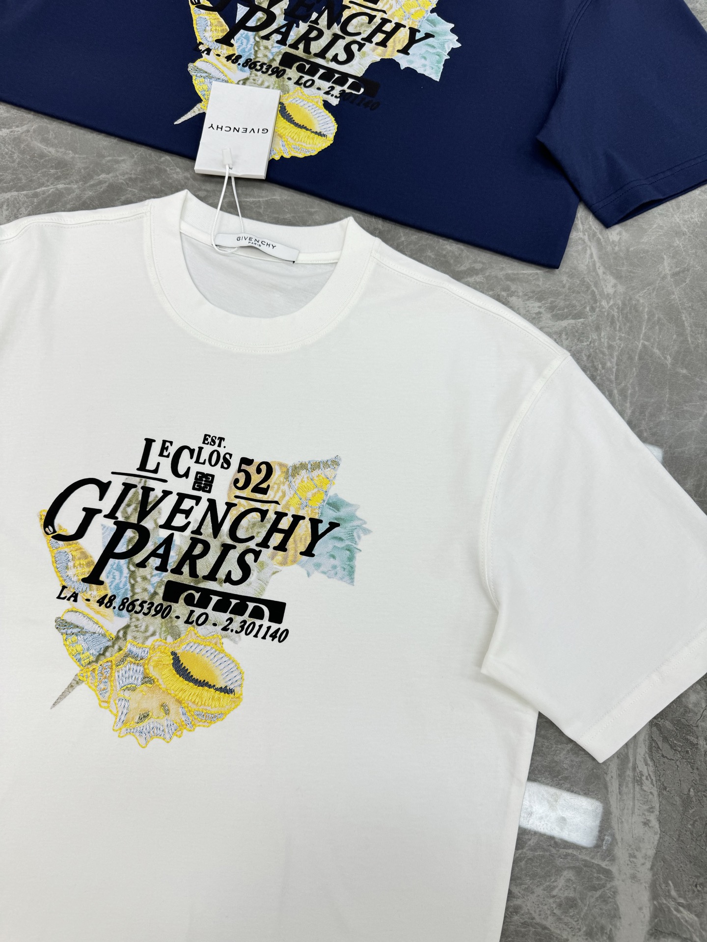 。🌾 Givench*y纪梵希*潮牌新款短袖T恤.当季颜值担当.双层叠加烫画品牌图形立体搭配.视觉效果相
