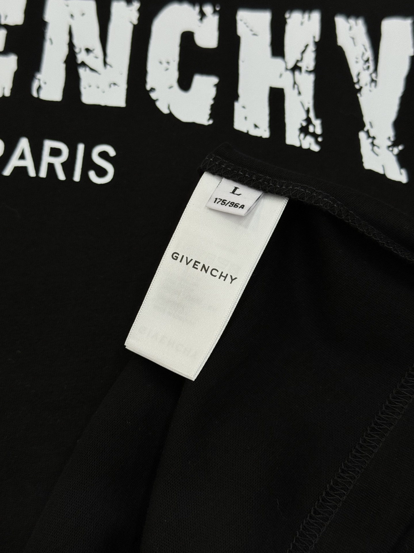 。🌾 Givench*纪梵希潮牌新款圆领TEE.男女同款～爆款必推[得意]胸口定制爆裂纹字母印花工艺.后