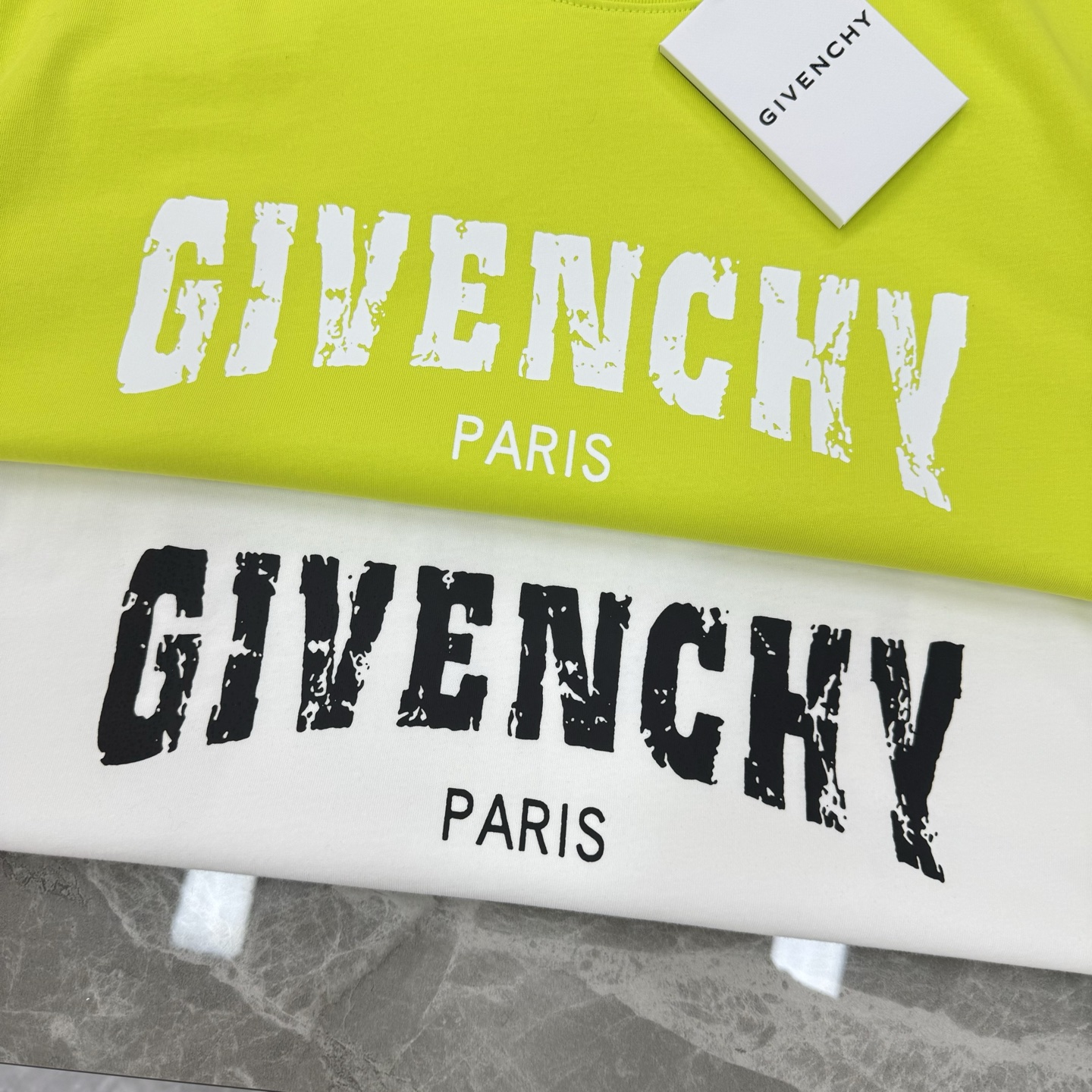 。🌾 Givench*纪梵希潮牌新款圆领TEE.男女同款～爆款必推[得意]胸口定制爆裂纹字母印花工艺.后