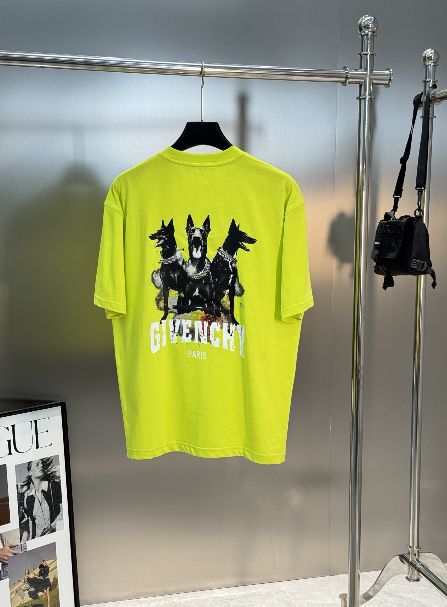 。🌾 Givench*纪梵希潮牌新款圆领TEE.男女同款～爆款必推[得意]胸口定制爆裂纹字母印花工艺.后