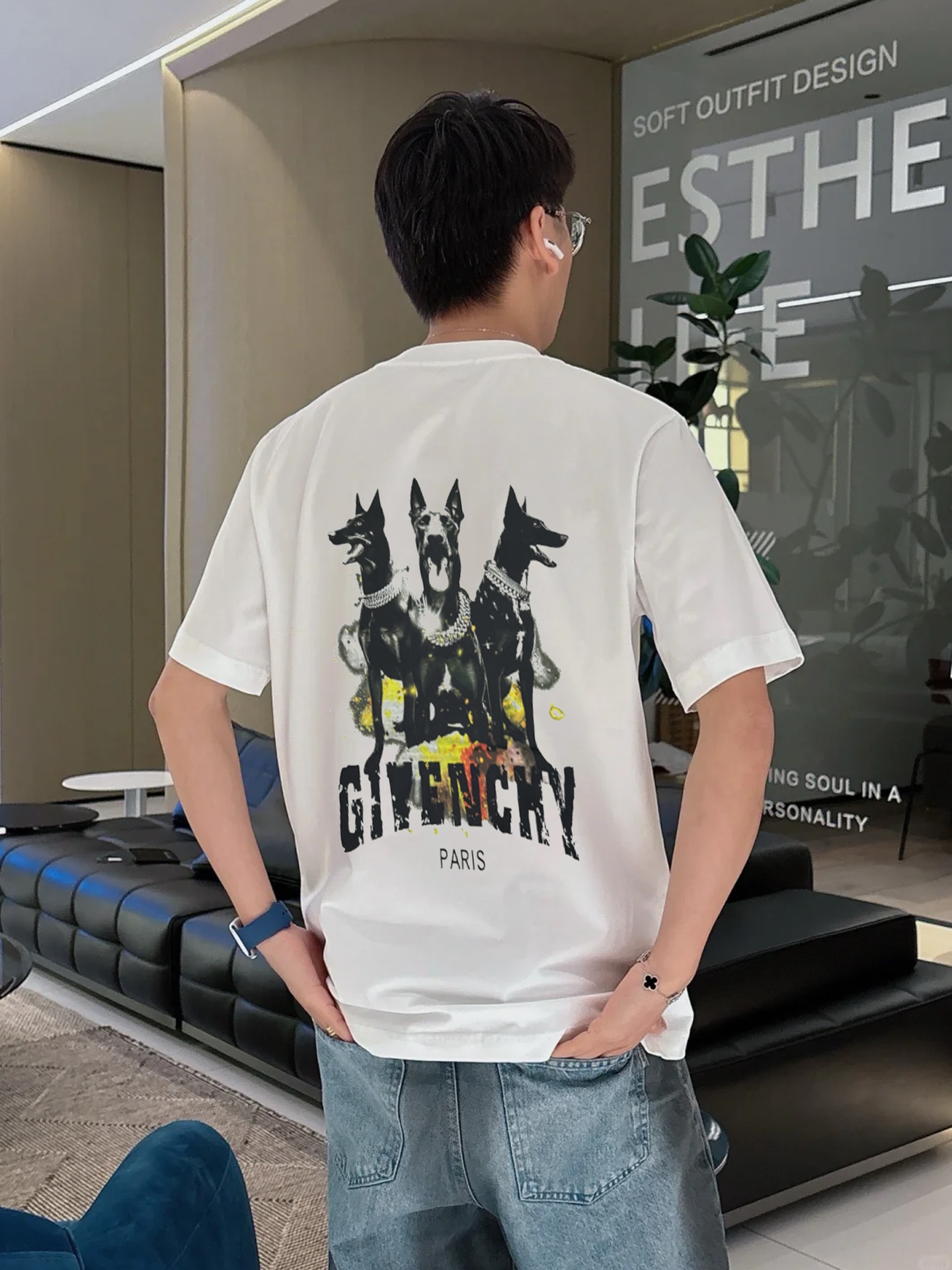 。🌾 Givench*纪梵希潮牌新款圆领TEE.男女同款～爆款必推[得意]胸口定制爆裂纹字母印花工艺.后