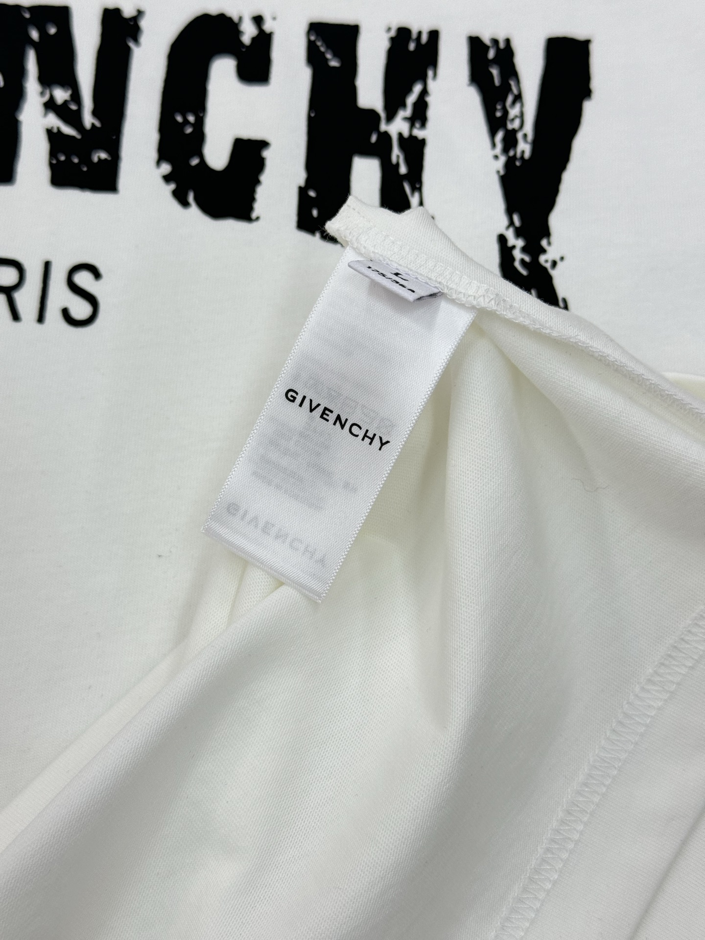 。🌾 Givench*纪梵希潮牌新款圆领TEE.男女同款～爆款必推[得意]胸口定制爆裂纹字母印花工艺.后