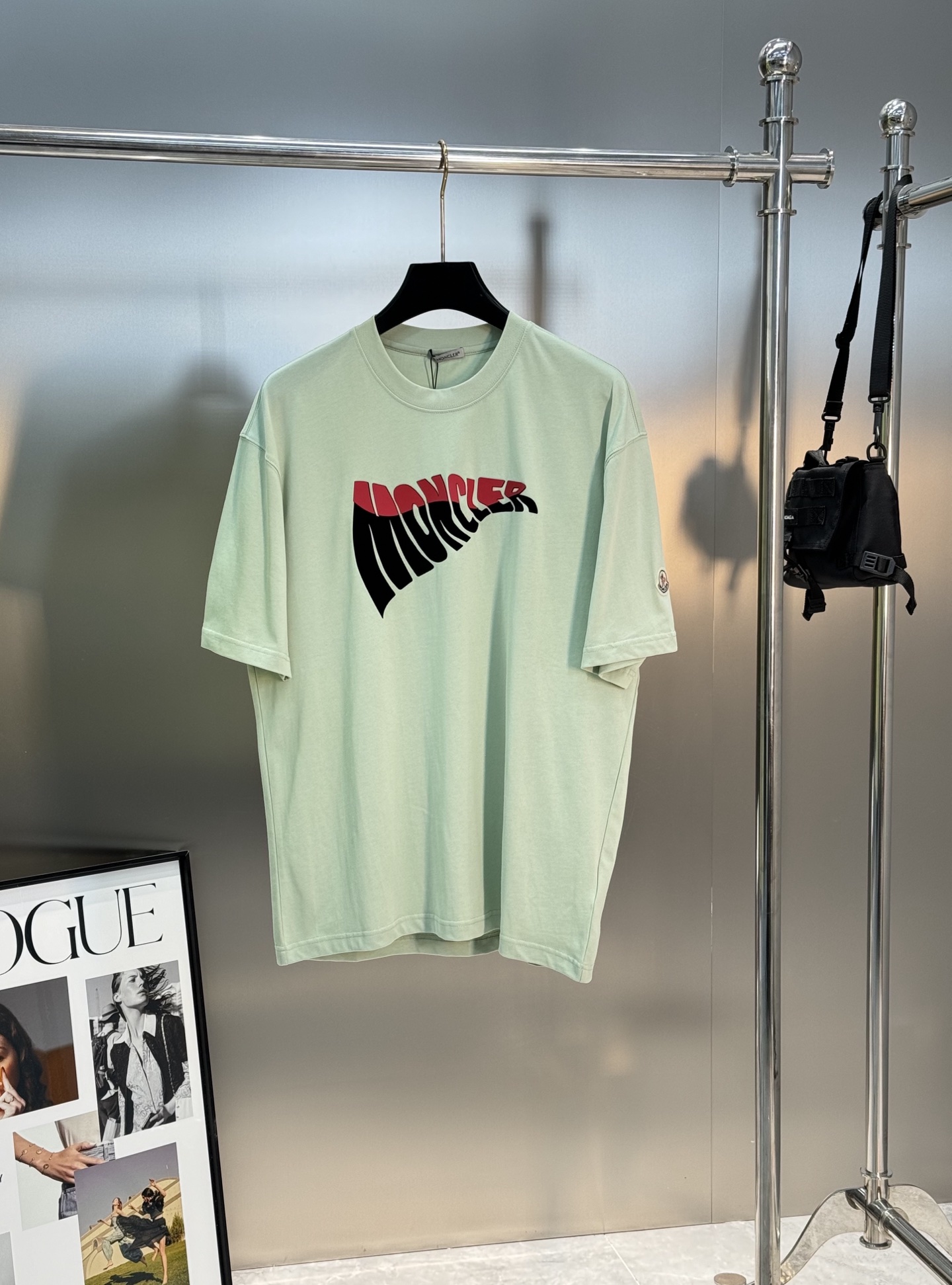 。🌾 Moncle*蒙口新款潮牌T恤.男女同款！胸口经典品牌字母图形立体视觉.经典款式烫画设计.耐看时尚