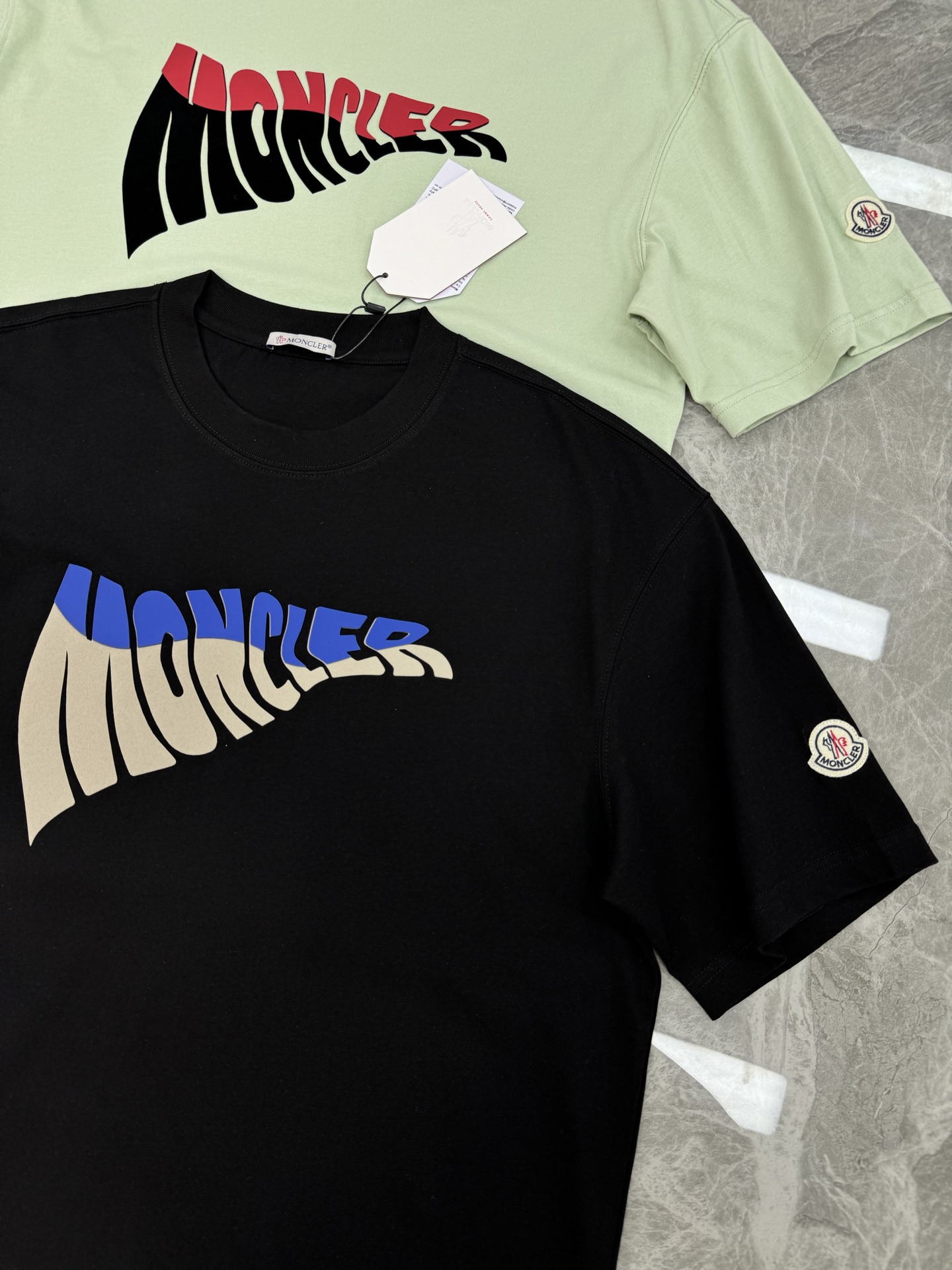 。🌾 Moncle*蒙口新款潮牌T恤.男女同款！胸口经典品牌字母图形立体视觉.经典款式烫画设计.耐看时尚