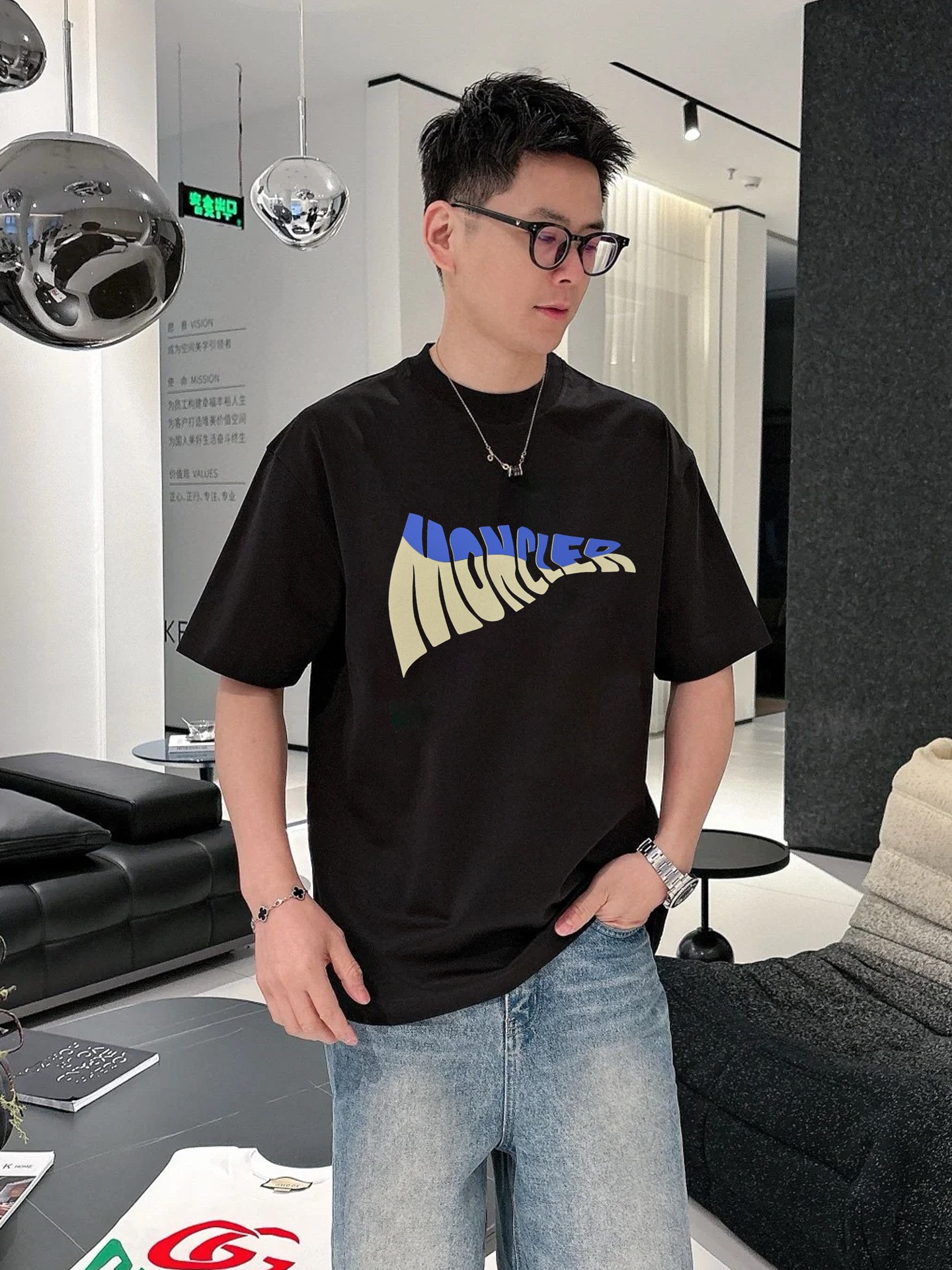 。🌾 Moncle*蒙口新款潮牌T恤.男女同款！胸口经典品牌字母图形立体视觉.经典款式烫画设计.耐看时尚