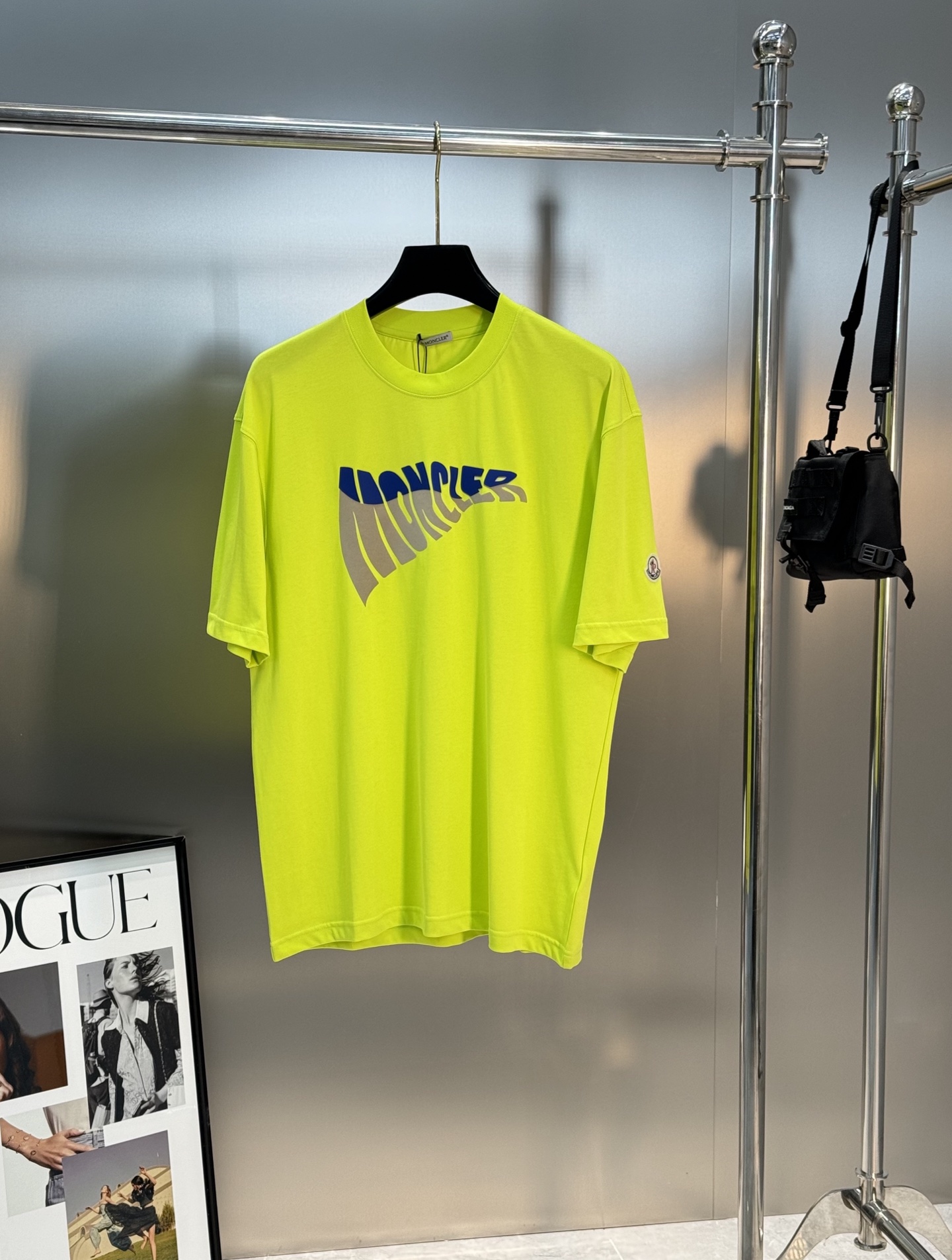 。🌾 Moncle*蒙口新款潮牌T恤.男女同款！胸口经典品牌字母图形立体视觉.经典款式烫画设计.耐看时尚