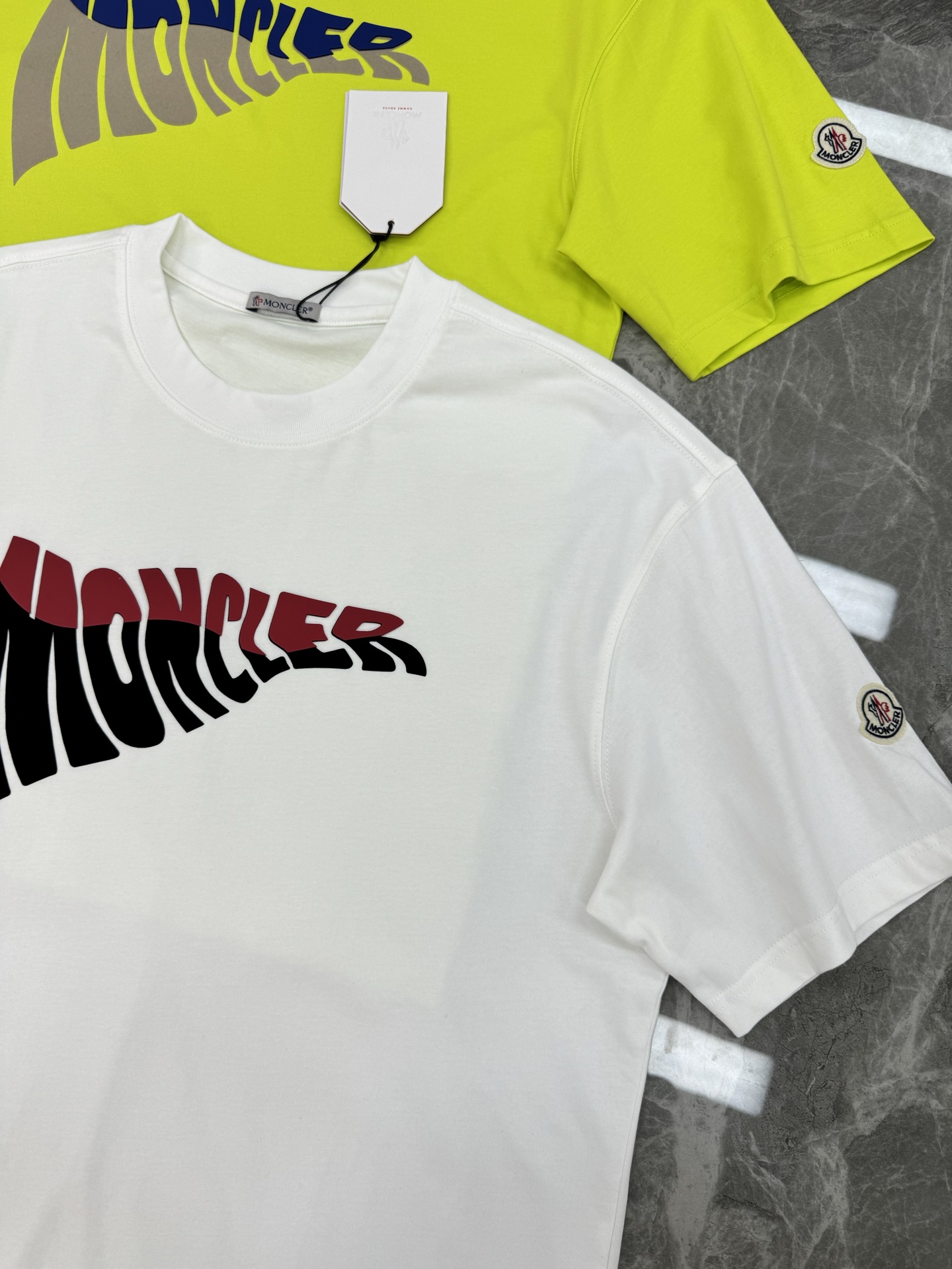 。🌾 Moncle*蒙口新款潮牌T恤.男女同款！胸口经典品牌字母图形立体视觉.经典款式烫画设计.耐看时尚