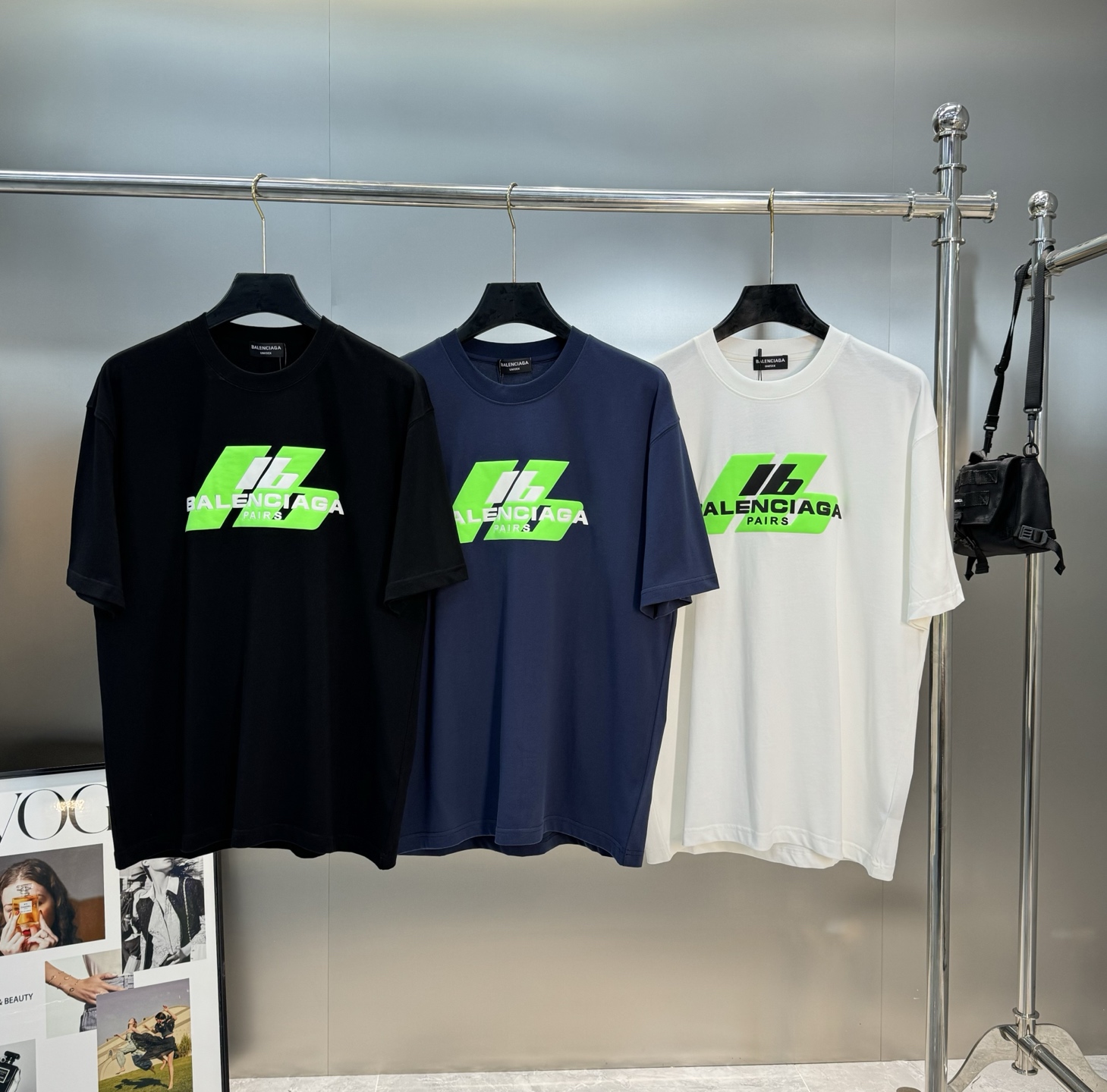 。🌾 BALENCIAG*巴黎世家新款潮牌T恤.男女同款推荐！230g纯棉面料，柔软舒适.透气吸汗.上身