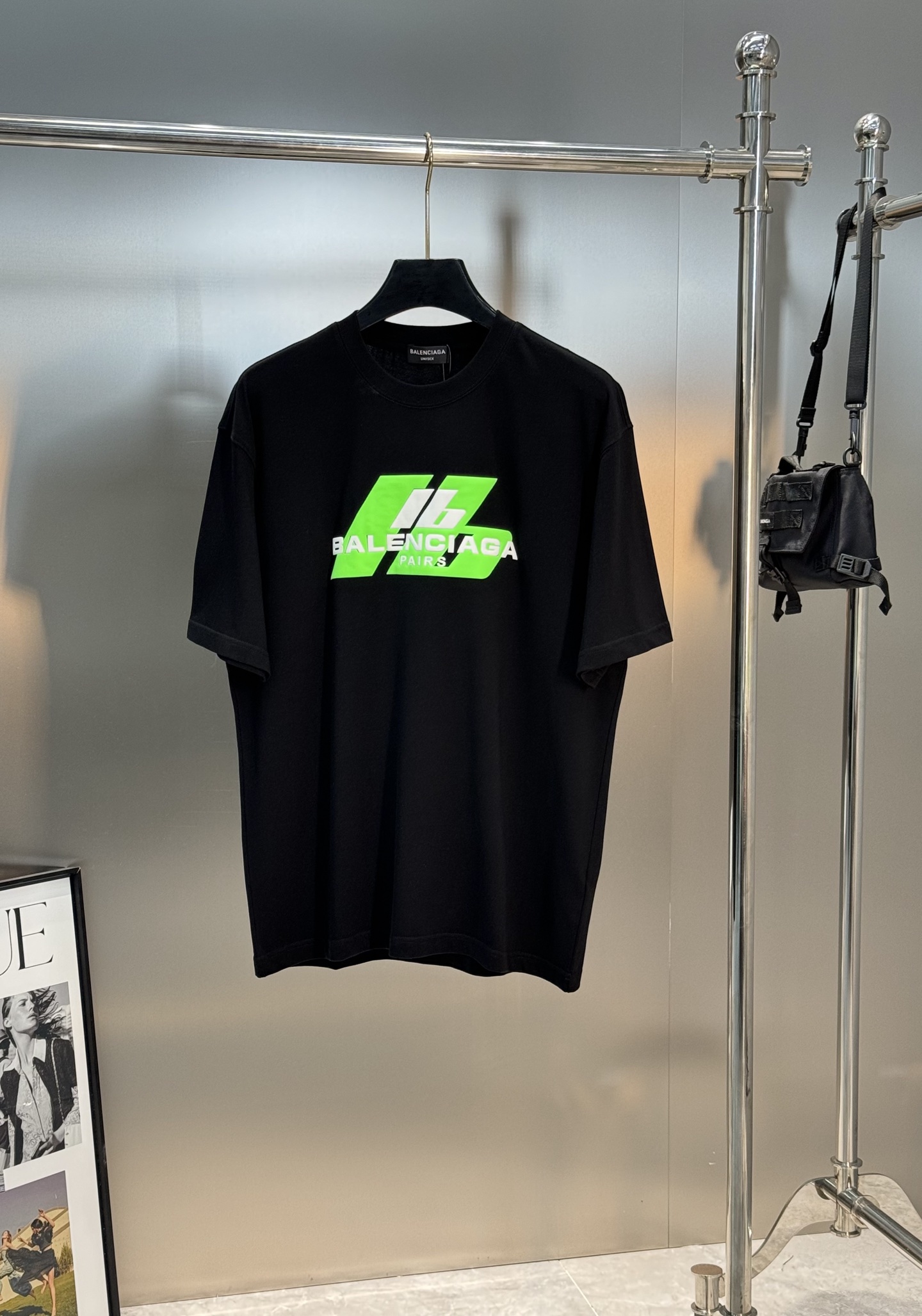 。🌾 BALENCIAG*巴黎世家新款潮牌T恤.男女同款推荐！230g纯棉面料，柔软舒适.透气吸汗.上身