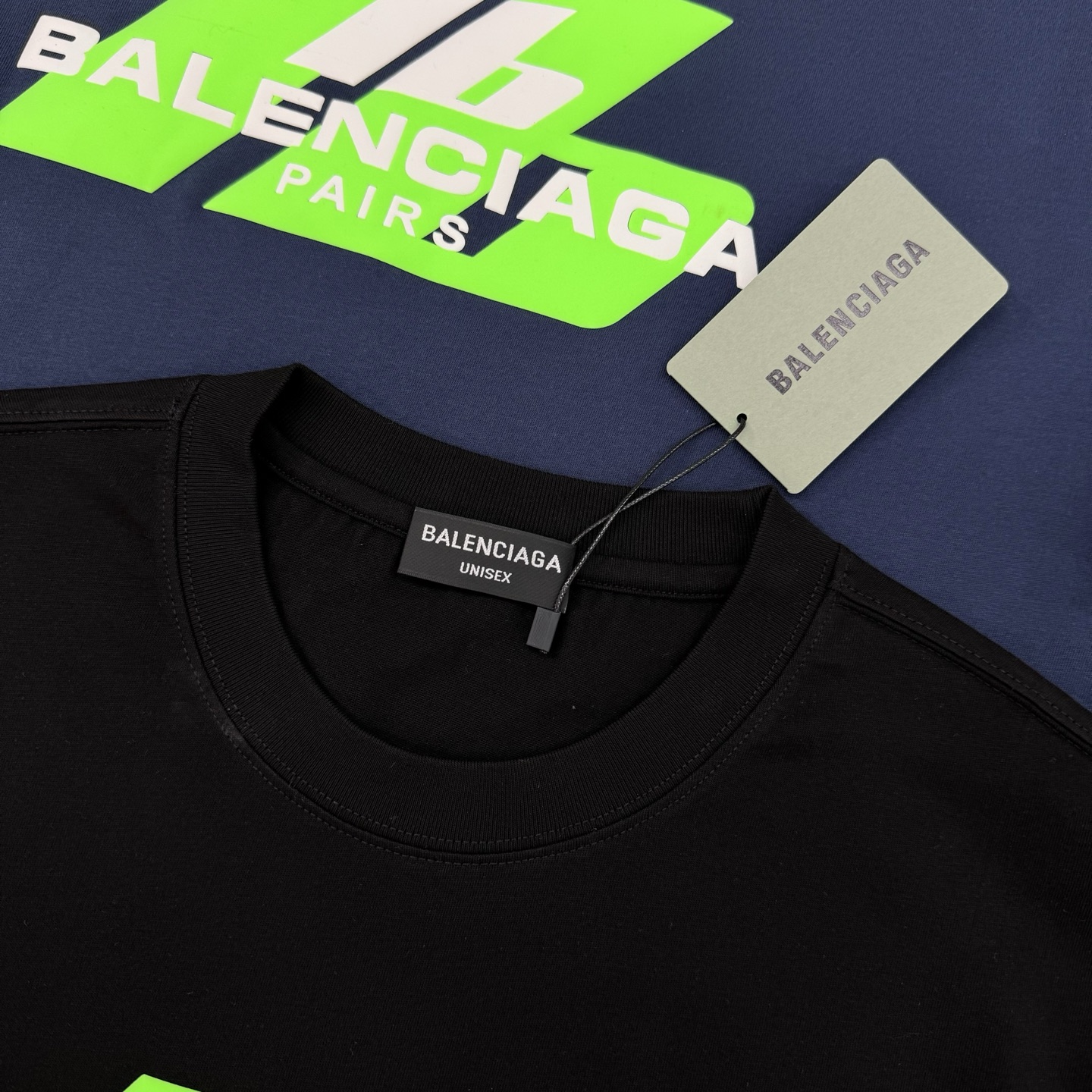 。🌾 BALENCIAG*巴黎世家新款潮牌T恤.男女同款推荐！230g纯棉面料，柔软舒适.透气吸汗.上身