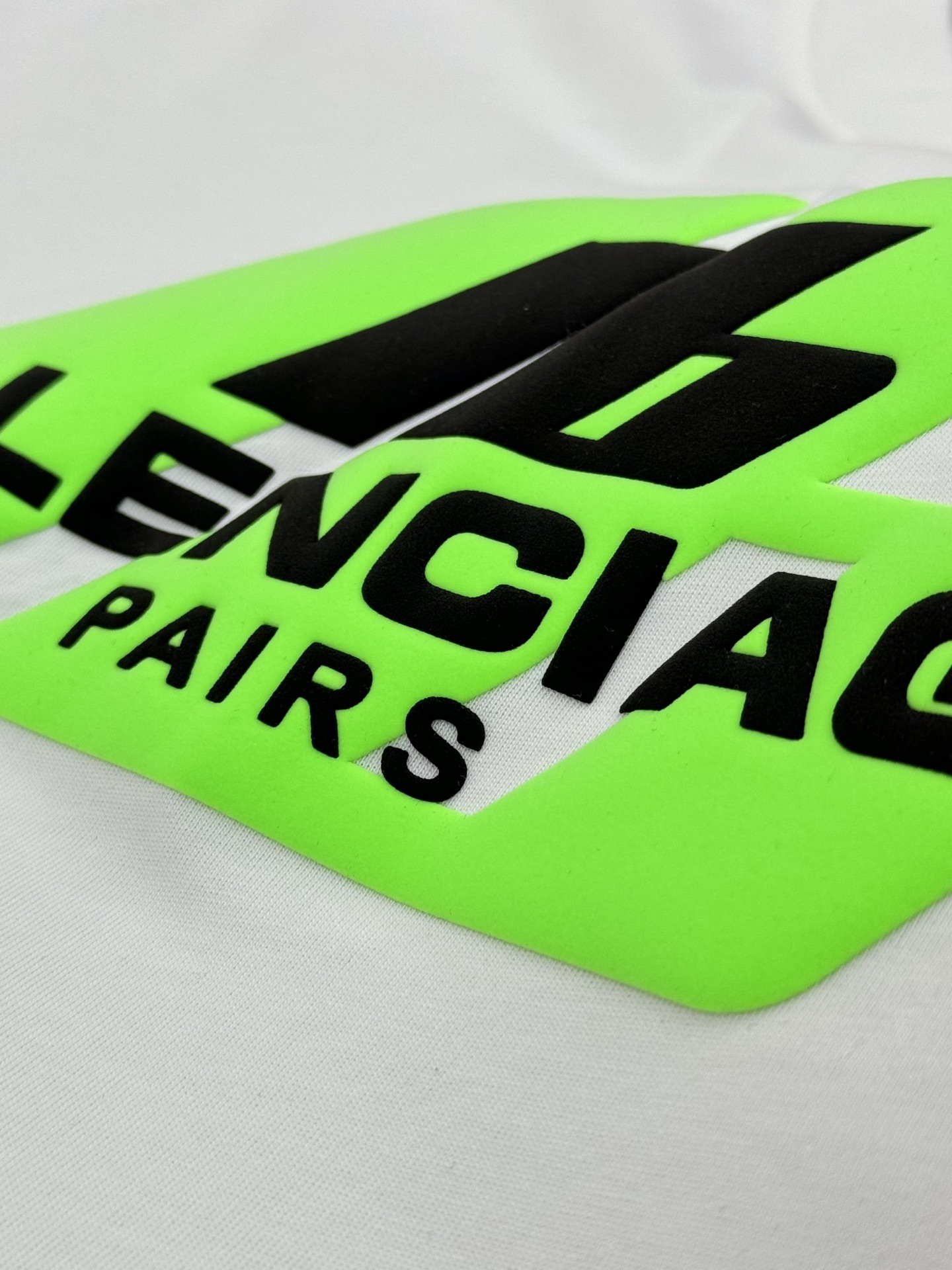 。🌾 BALENCIAG*巴黎世家新款潮牌T恤.男女同款推荐！230g纯棉面料，柔软舒适.透气吸汗.上身