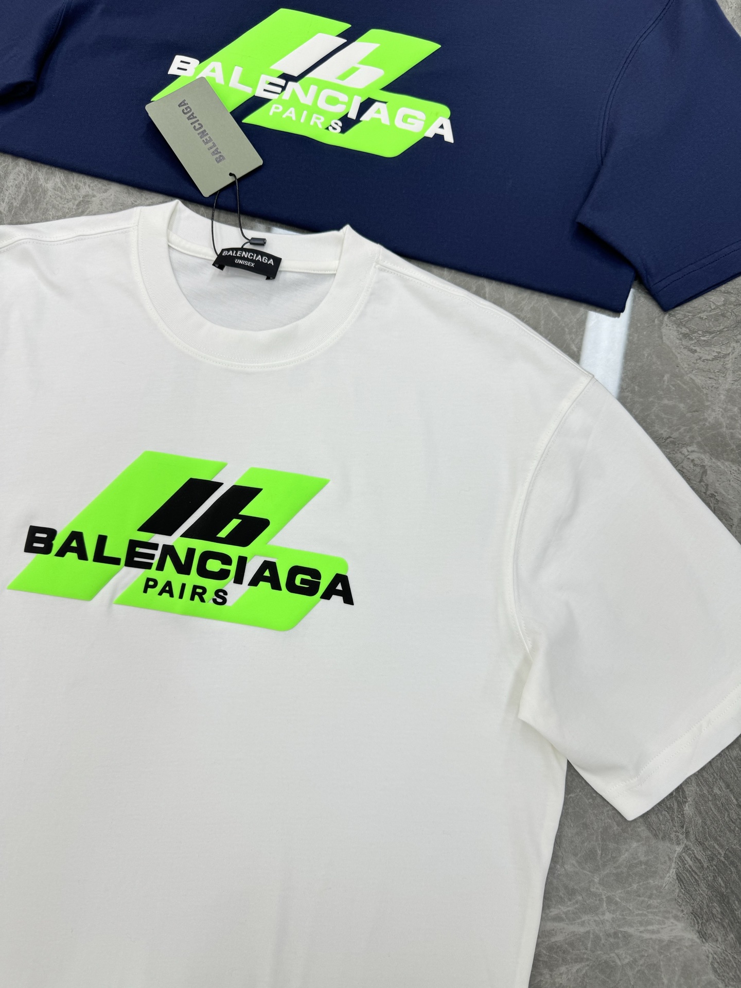 。🌾 BALENCIAG*巴黎世家新款潮牌T恤.男女同款推荐！230g纯棉面料，柔软舒适.透气吸汗.上身