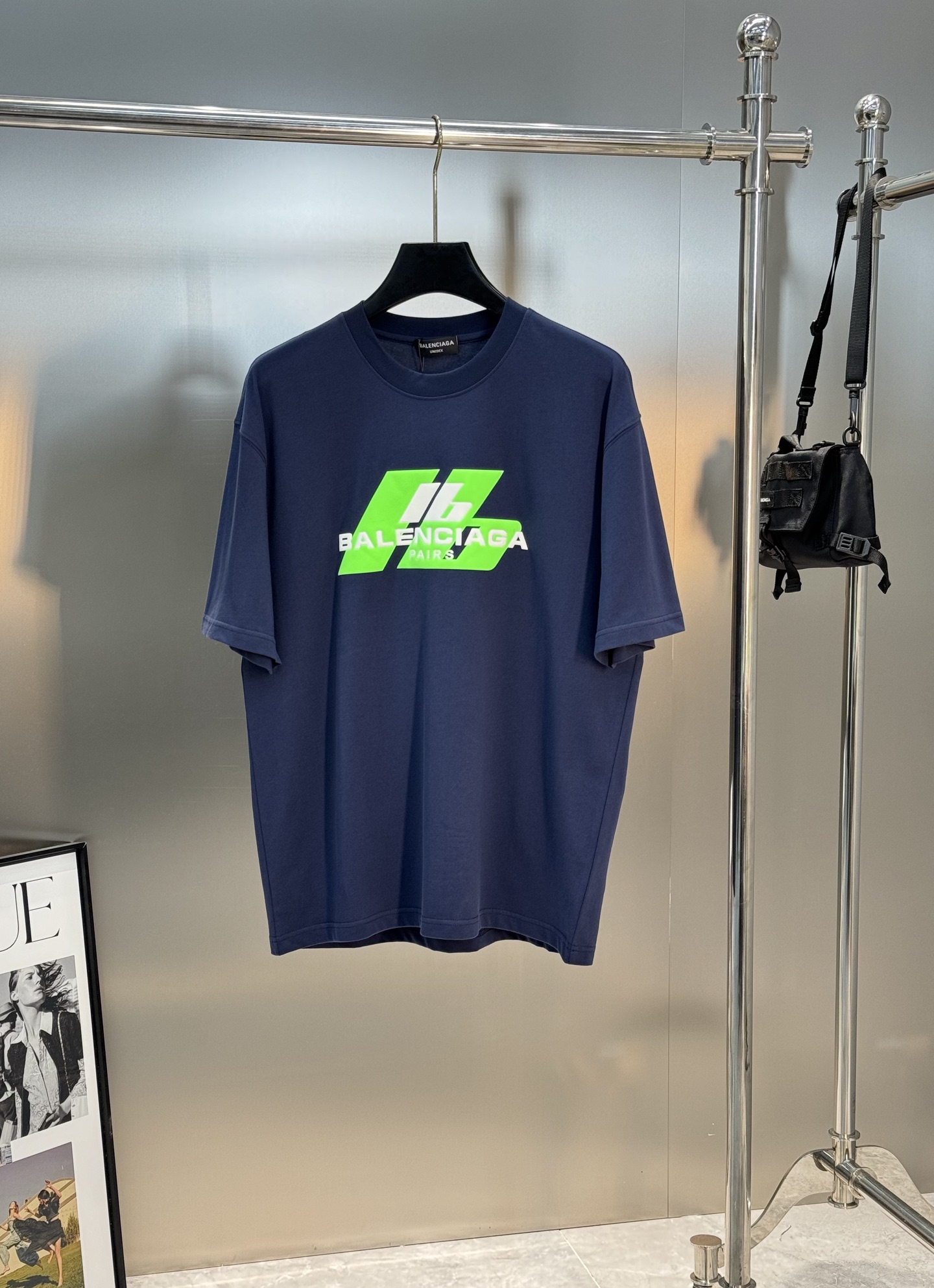 。🌾 BALENCIAG*巴黎世家新款潮牌T恤.男女同款推荐！230g纯棉面料，柔软舒适.透气吸汗.上身