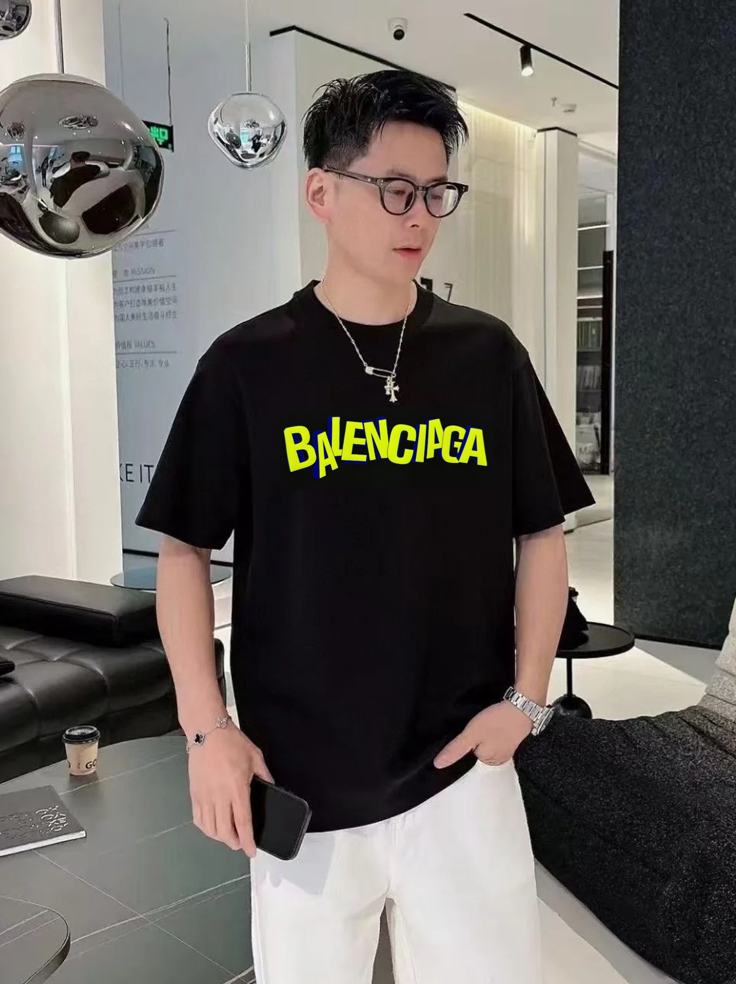 。🌾 BALENCIAG*巴黎世家新款潮牌T恤.男女同款推荐！230g纯棉面料，柔软舒适.透气吸汗.上身