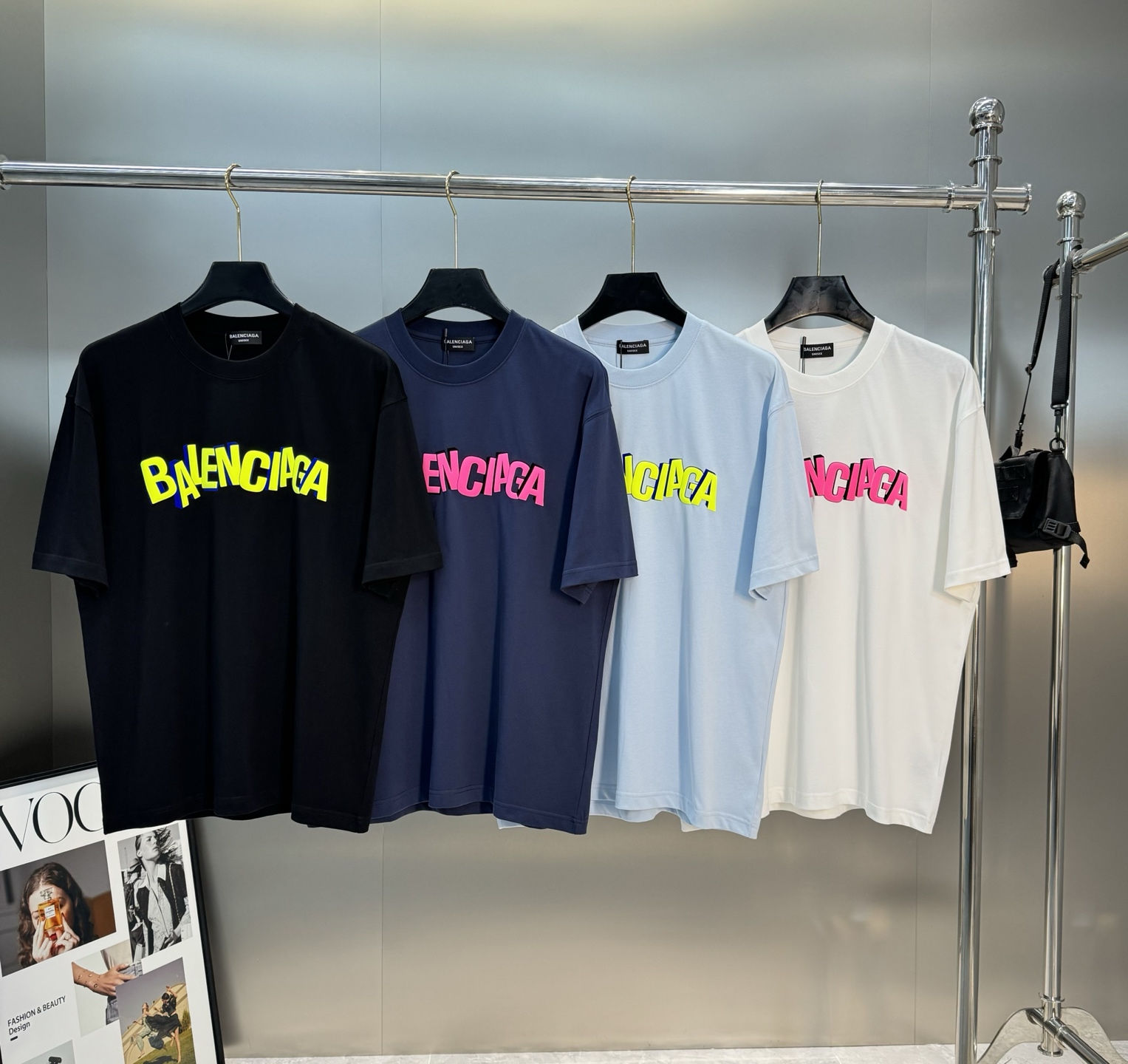 。🌾 BALENCIAG*巴黎世家新款潮牌T恤.男女同款推荐！230g纯棉面料，柔软舒适.透气吸汗.上身