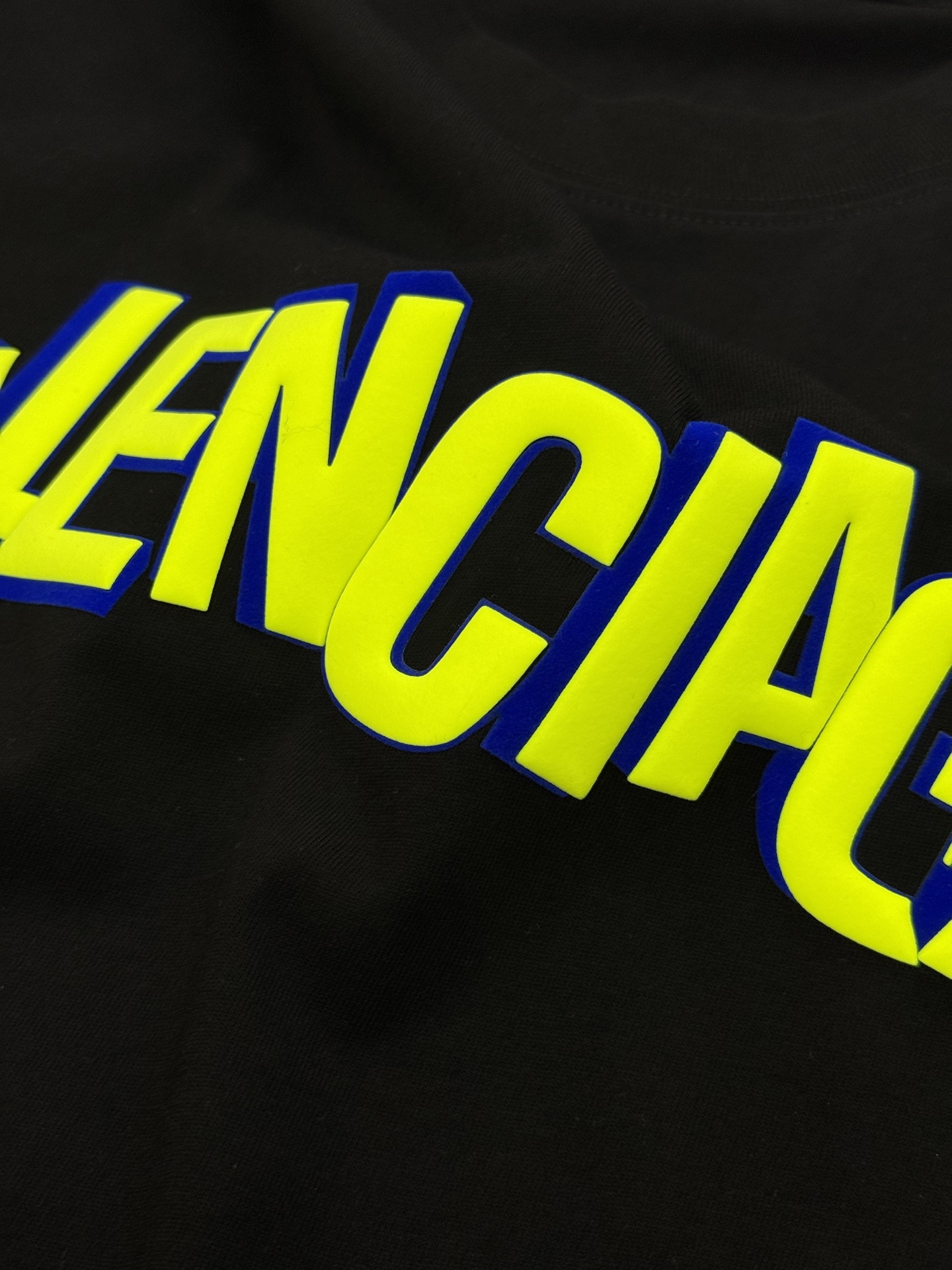 。🌾 BALENCIAG*巴黎世家新款潮牌T恤.男女同款推荐！230g纯棉面料，柔软舒适.透气吸汗.上身