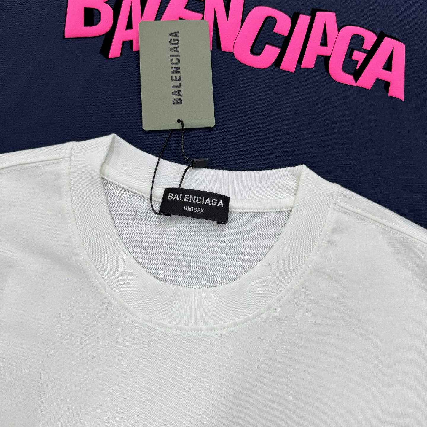 。🌾 BALENCIAG*巴黎世家新款潮牌T恤.男女同款推荐！230g纯棉面料，柔软舒适.透气吸汗.上身