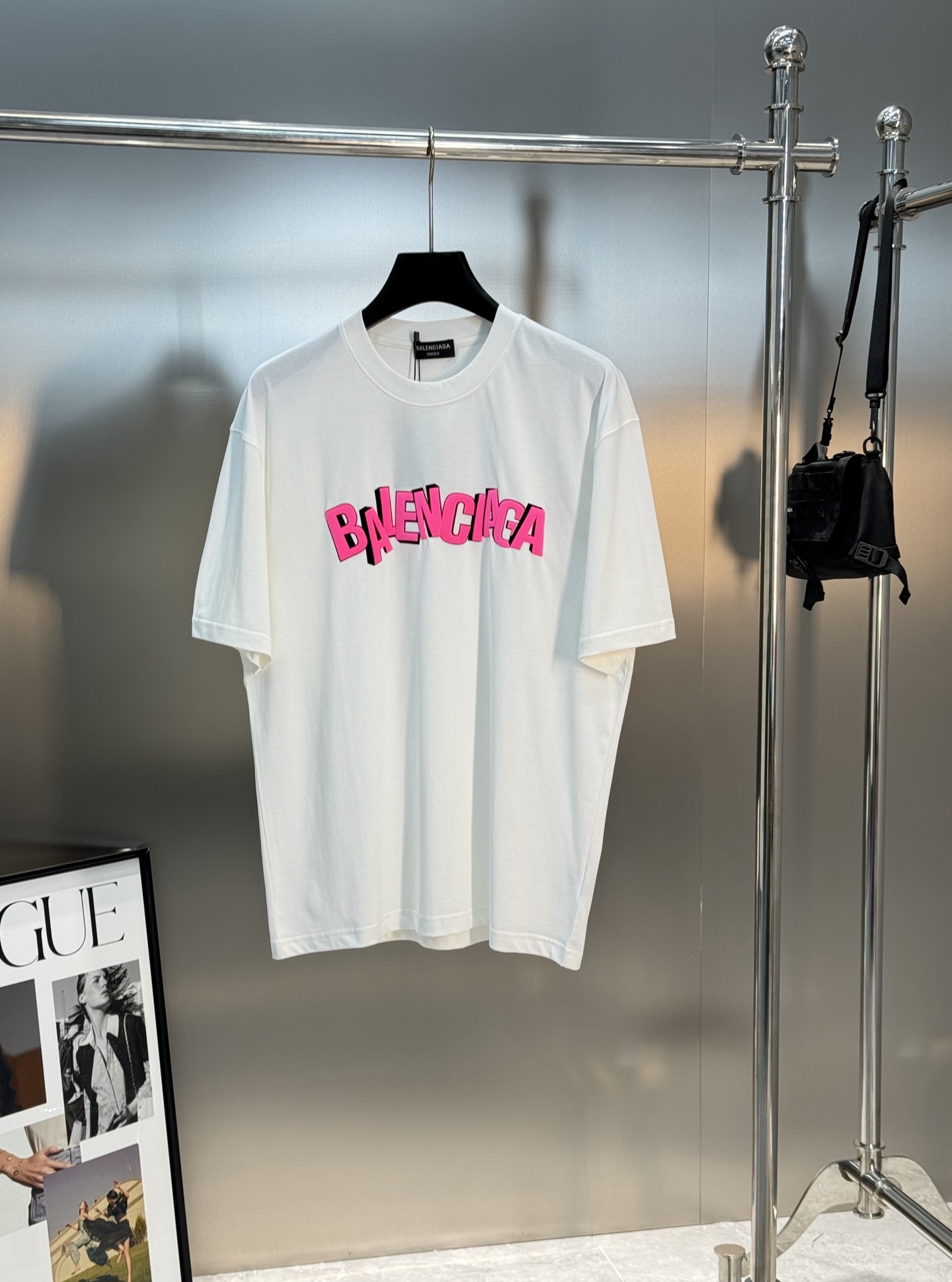 。🌾 BALENCIAG*巴黎世家新款潮牌T恤.男女同款推荐！230g纯棉面料，柔软舒适.透气吸汗.上身