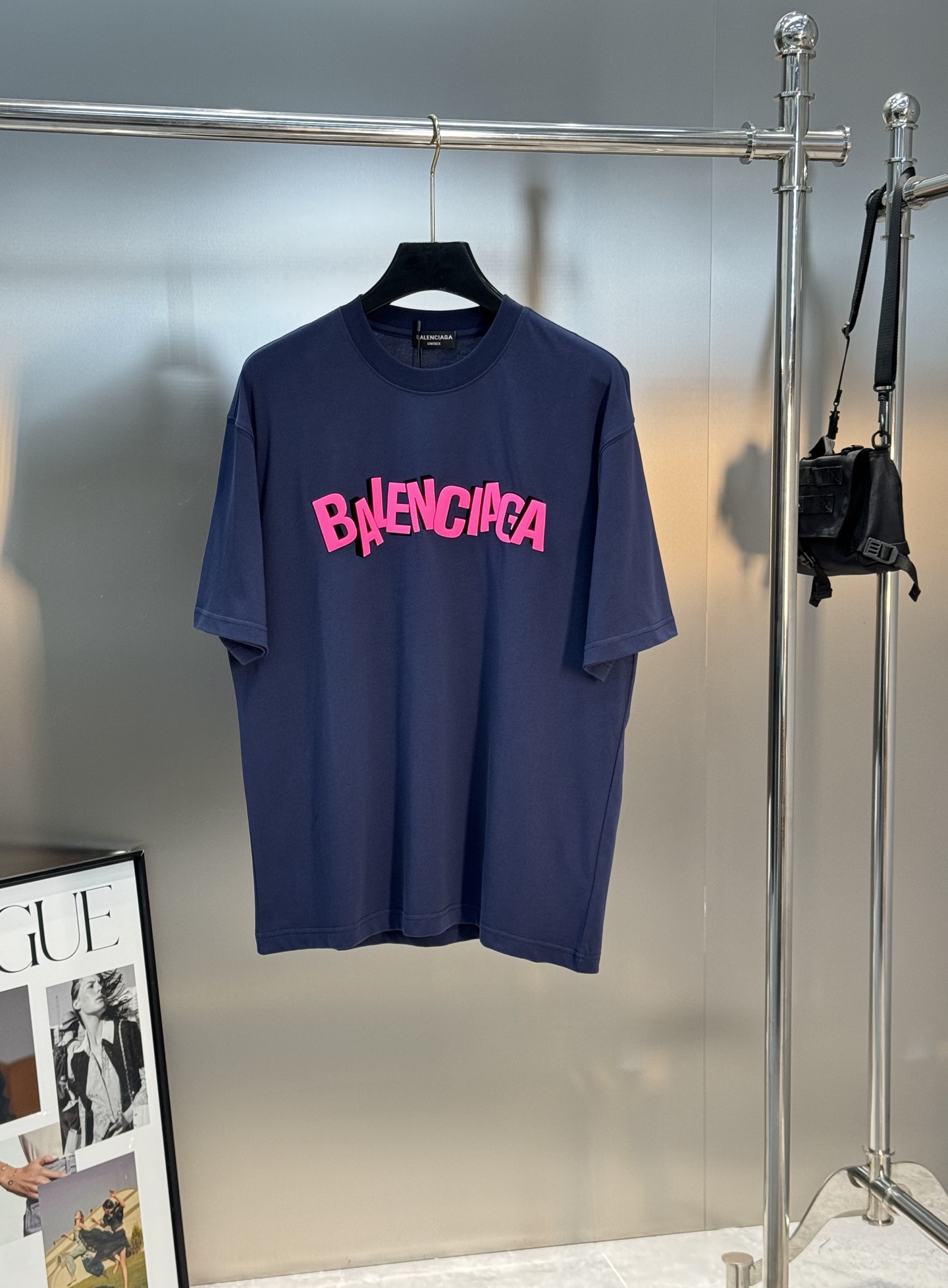 。🌾 BALENCIAG*巴黎世家新款潮牌T恤.男女同款推荐！230g纯棉面料，柔软舒适.透气吸汗.上身