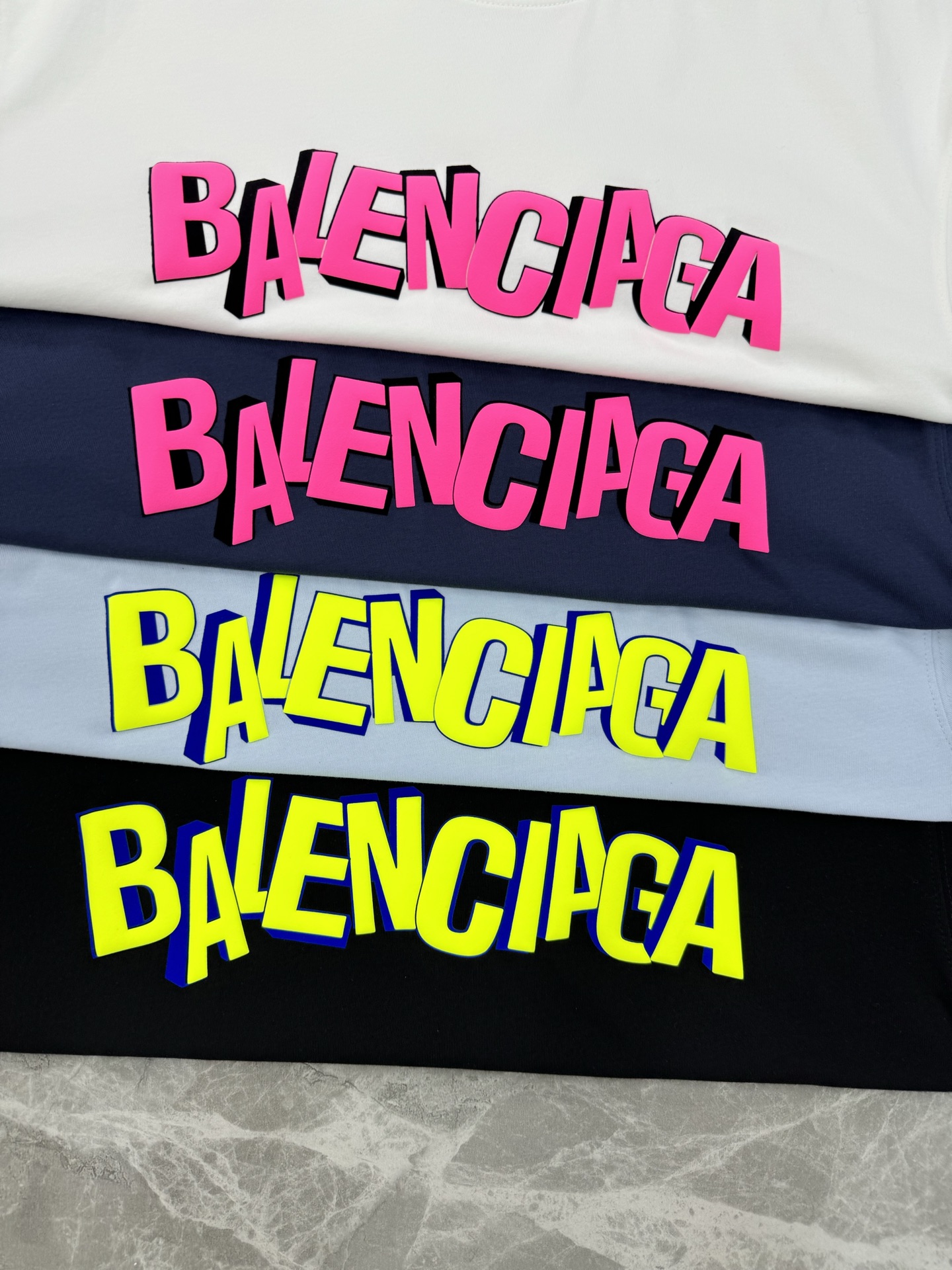 。🌾 BALENCIAG*巴黎世家新款潮牌T恤.男女同款推荐！230g纯棉面料，柔软舒适.透气吸汗.上身