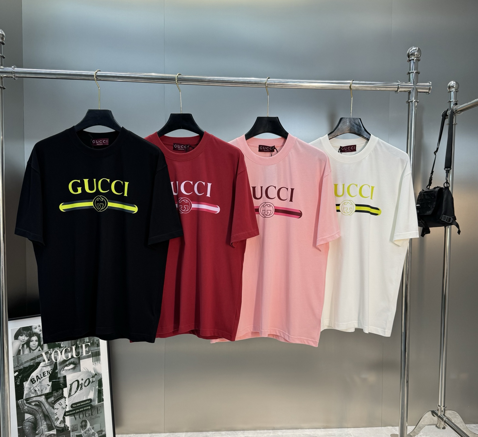 。🌾 GUCC*潮牌新款潮牌圆领T恤.男女同款～潮人必备！胸前定制品牌图形烫画工艺.经典GUCCI字母撞