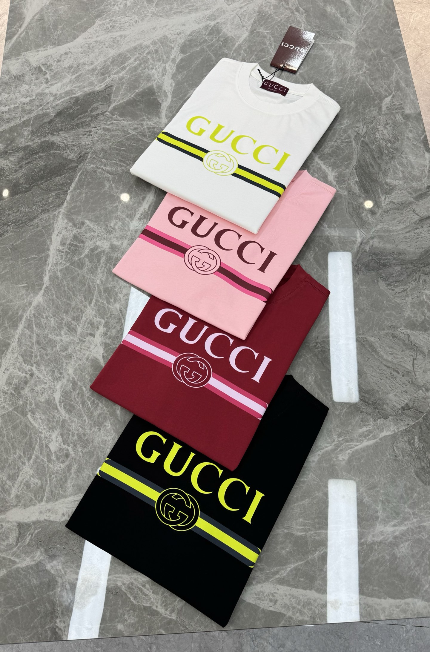 。🌾 GUCC*潮牌新款潮牌圆领T恤.男女同款～潮人必备！胸前定制品牌图形烫画工艺.经典GUCCI字母撞