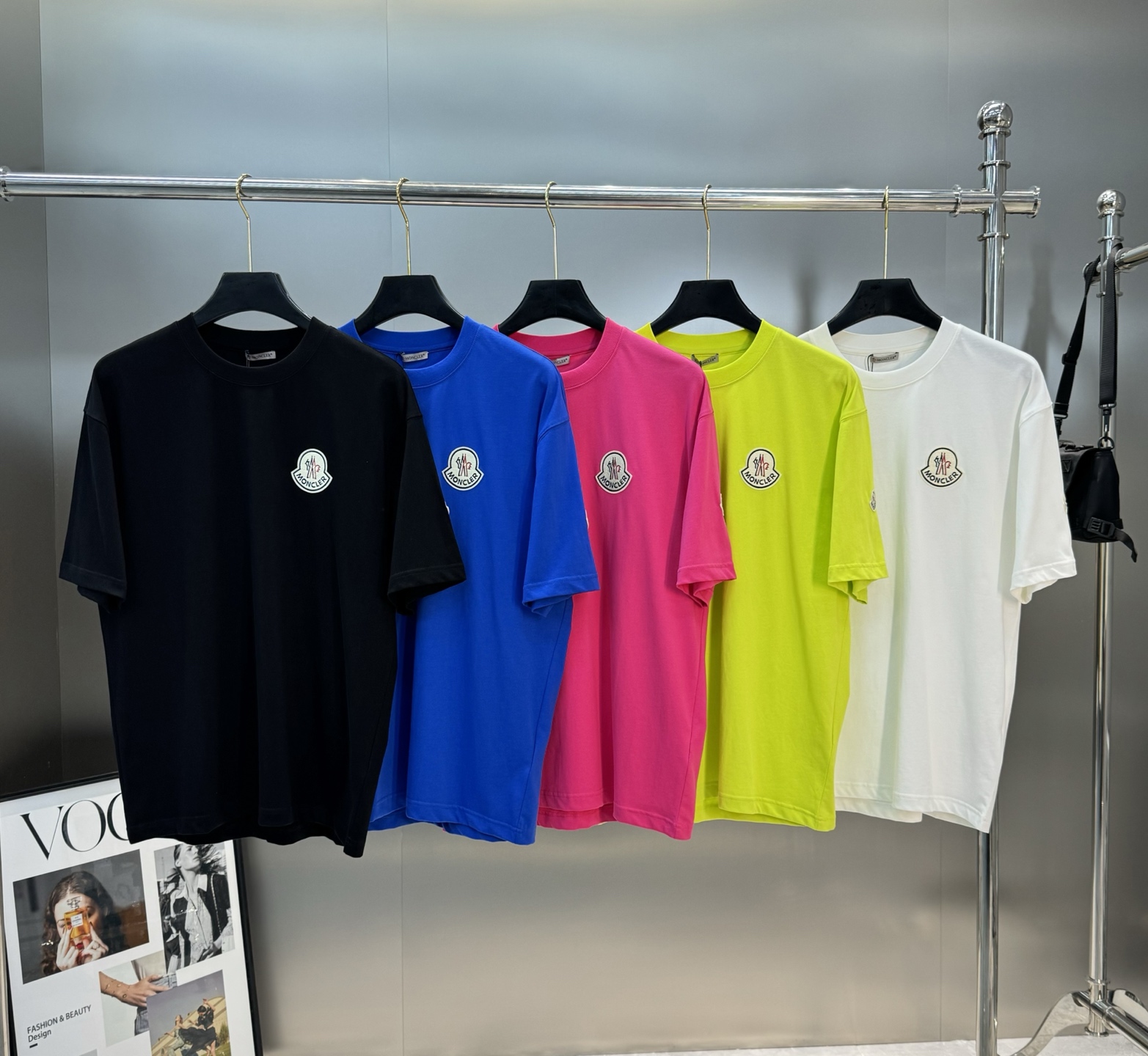 。🌾 Moncle*蒙口新款潮牌T恤.可搭配套装.男女同款❤️经典小帽子绣花设计.色彩丰富.不但减龄而且