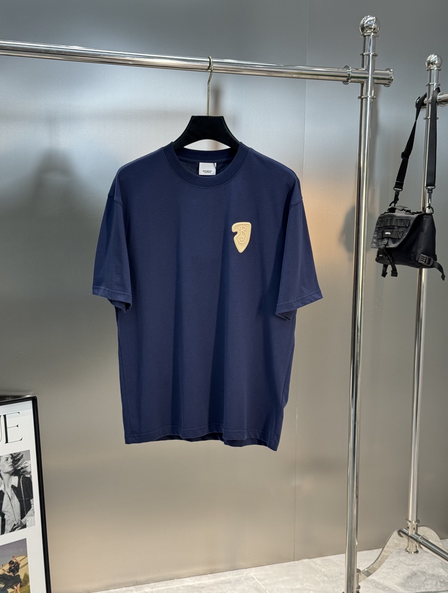 。🌾 BBR*巴宝莉潮牌新品短袖T恤，宽松版型男女同款❤️新款造型立体刺绣🪡工艺.帅气时尚，简约百搭款。