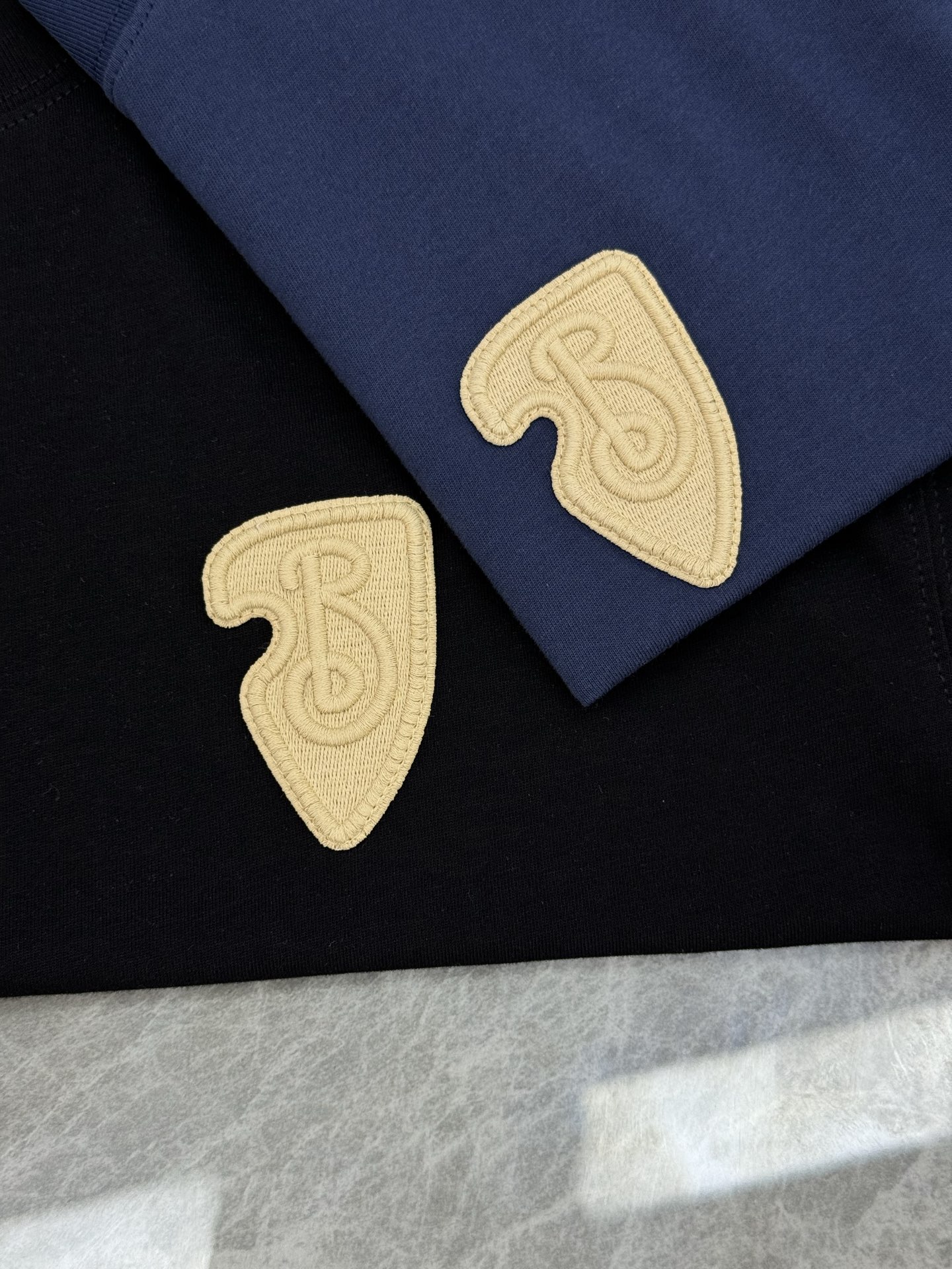 。🌾 BBR*巴宝莉潮牌新品短袖T恤，宽松版型男女同款❤️新款造型立体刺绣🪡工艺.帅气时尚，简约百搭款。