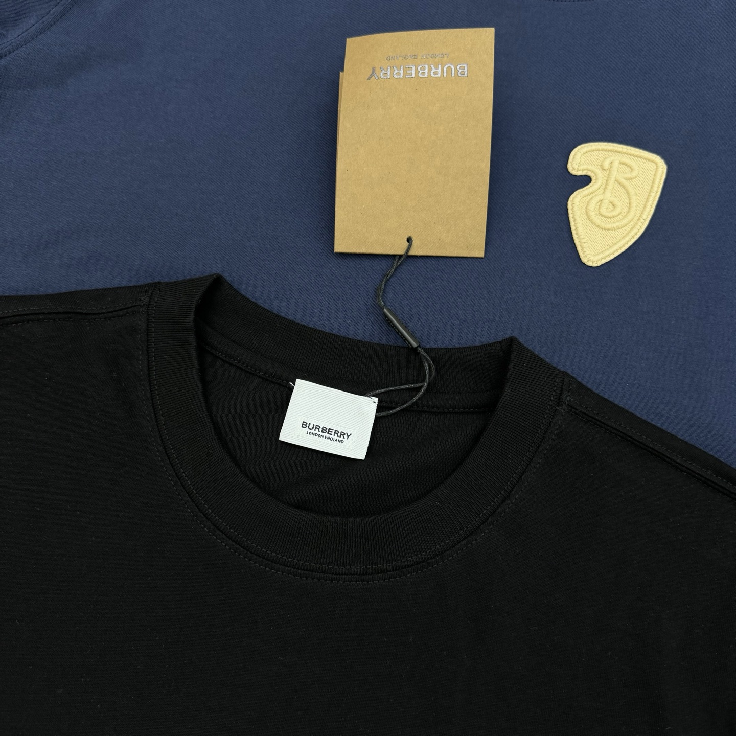 。🌾 BBR*巴宝莉潮牌新品短袖T恤，宽松版型男女同款❤️新款造型立体刺绣🪡工艺.帅气时尚，简约百搭款。