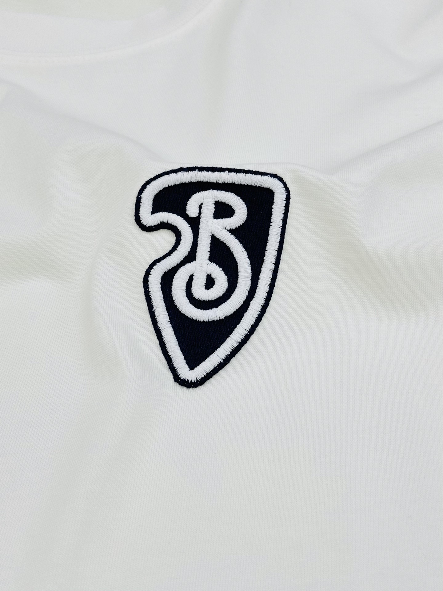 。🌾 BBR*巴宝莉潮牌新品短袖T恤，宽松版型男女同款❤️新款造型立体刺绣🪡工艺.帅气时尚，简约百搭款。