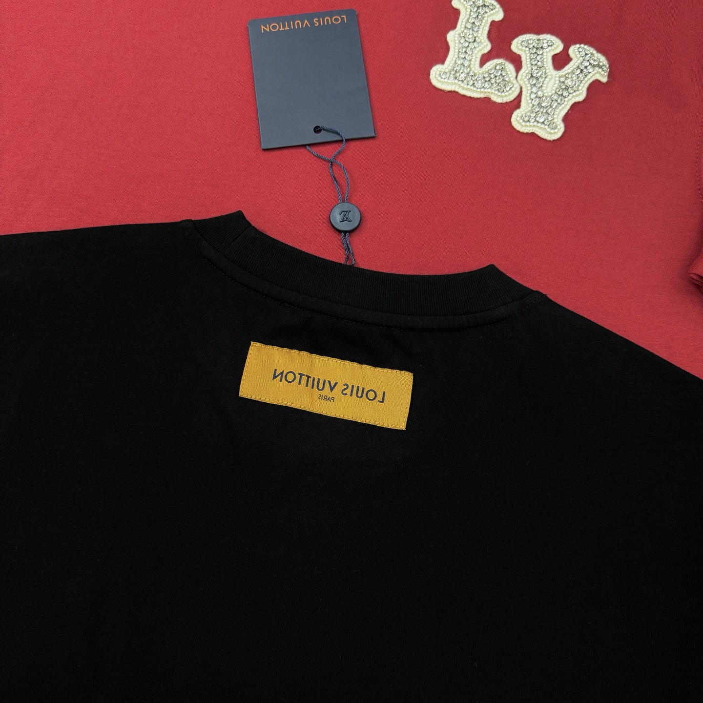 。🌾 驴牌*新款潮牌圆领T恤.可搭配套装.宽松版型.男女同款推荐！走秀款.简单基础又不失奢华的搭配组合.