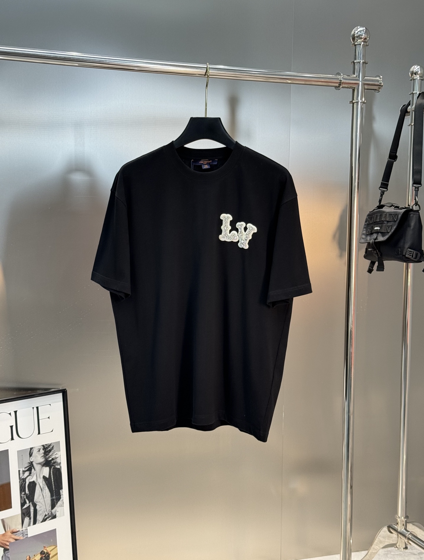 。🌾 驴牌*新款潮牌圆领T恤.可搭配套装.宽松版型.男女同款推荐！走秀款.简单基础又不失奢华的搭配组合.