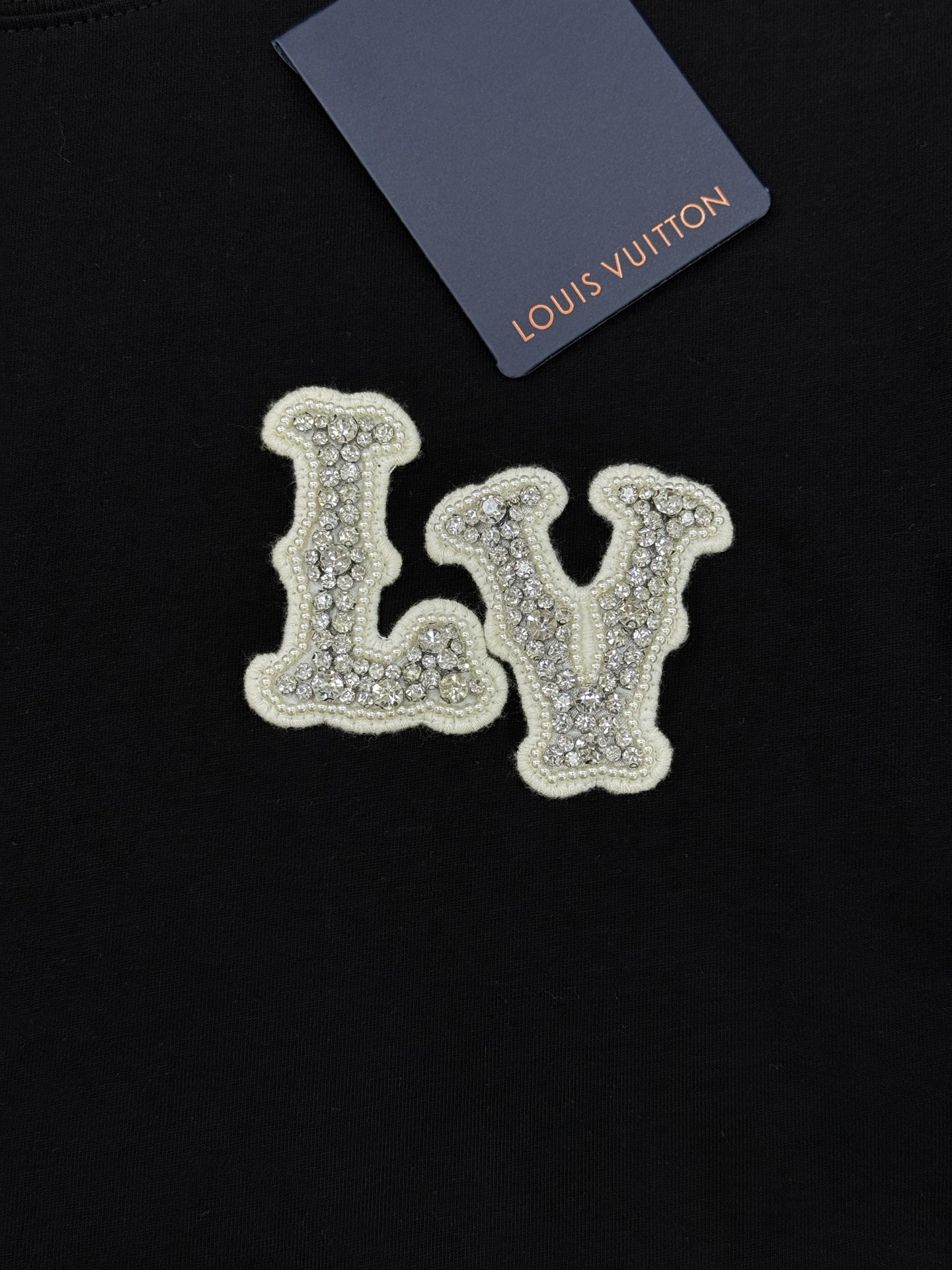 。🌾 驴牌*新款潮牌圆领T恤.可搭配套装.宽松版型.男女同款推荐！走秀款.简单基础又不失奢华的搭配组合.