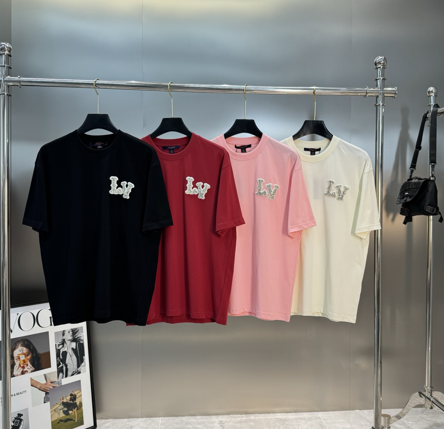 。🌾 驴牌*新款潮牌圆领T恤.可搭配套装.宽松版型.男女同款推荐！走秀款.简单基础又不失奢华的搭配组合.