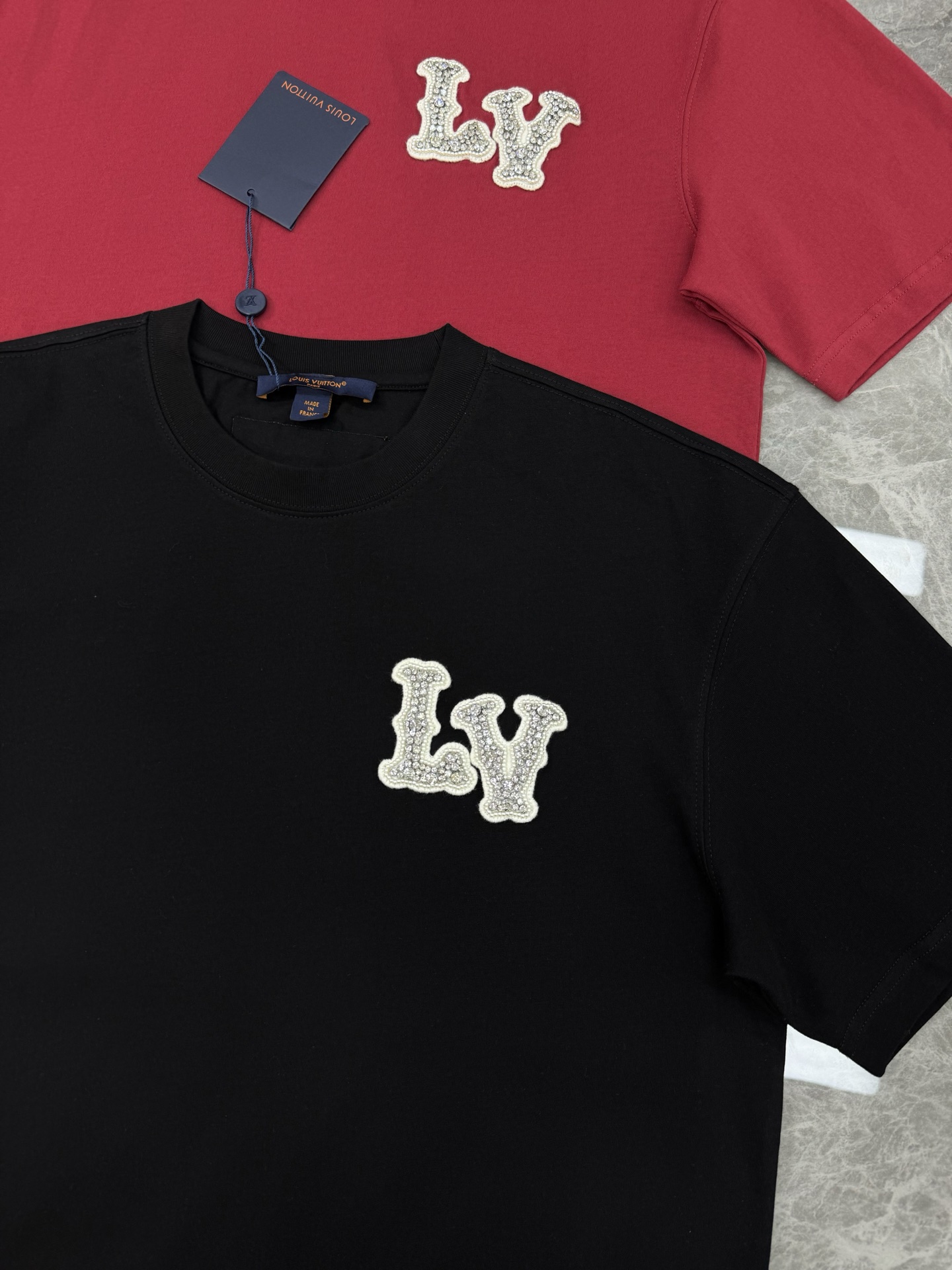 。🌾 驴牌*新款潮牌圆领T恤.可搭配套装.宽松版型.男女同款推荐！走秀款.简单基础又不失奢华的搭配组合.