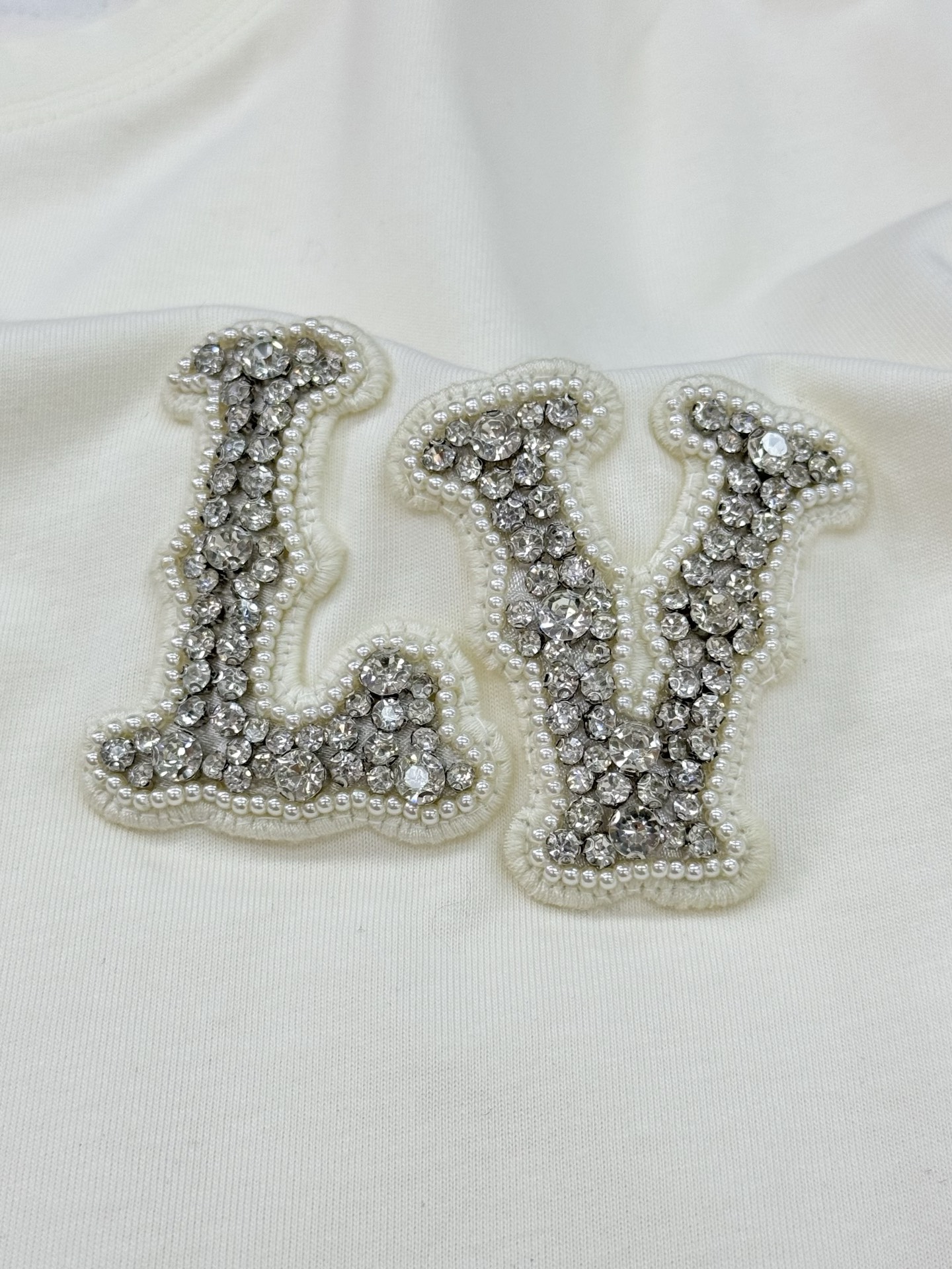 。🌾 驴牌*新款潮牌圆领T恤.可搭配套装.宽松版型.男女同款推荐！走秀款.简单基础又不失奢华的搭配组合.