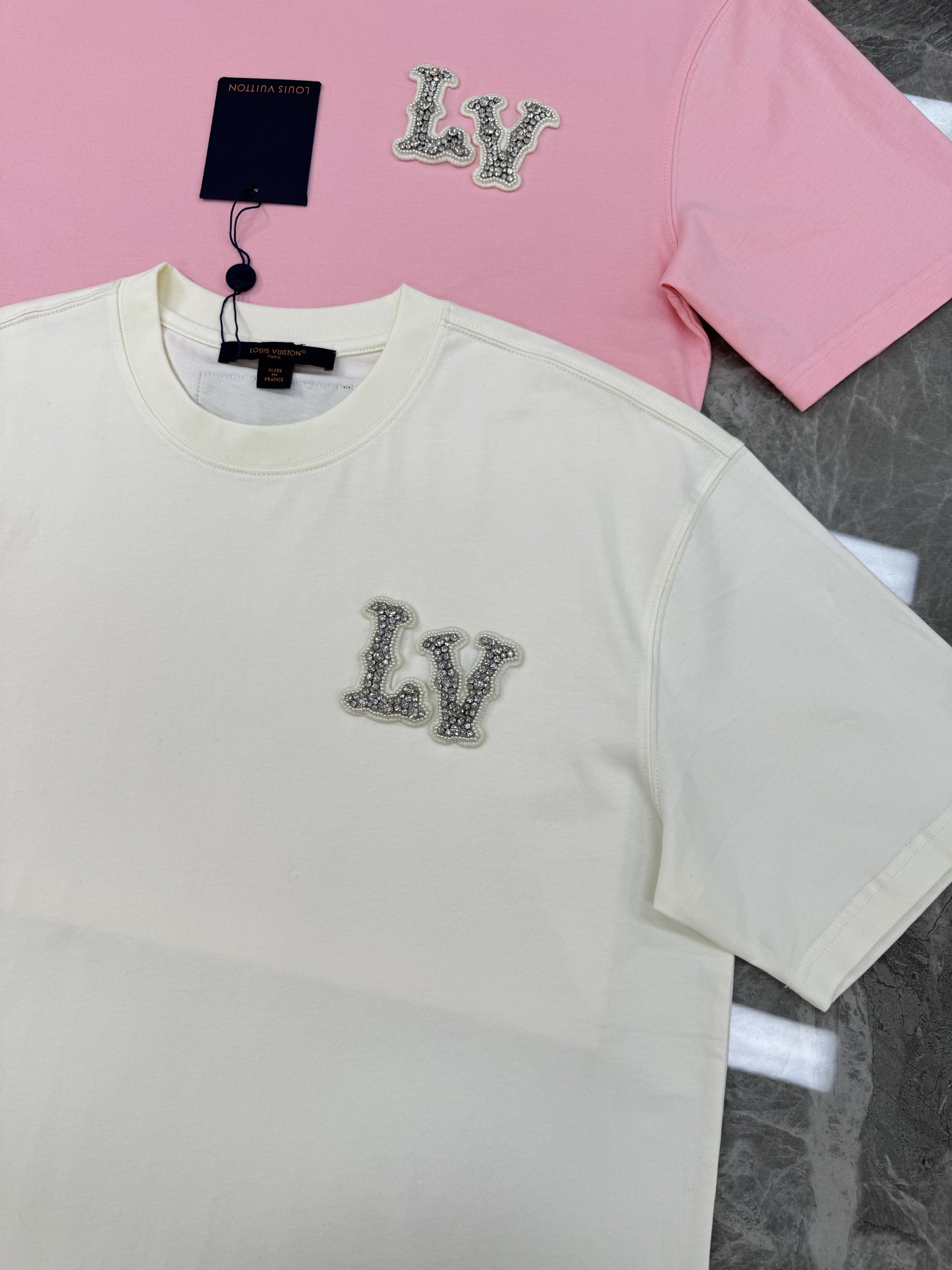 。🌾 驴牌*新款潮牌圆领T恤.可搭配套装.宽松版型.男女同款推荐！走秀款.简单基础又不失奢华的搭配组合.