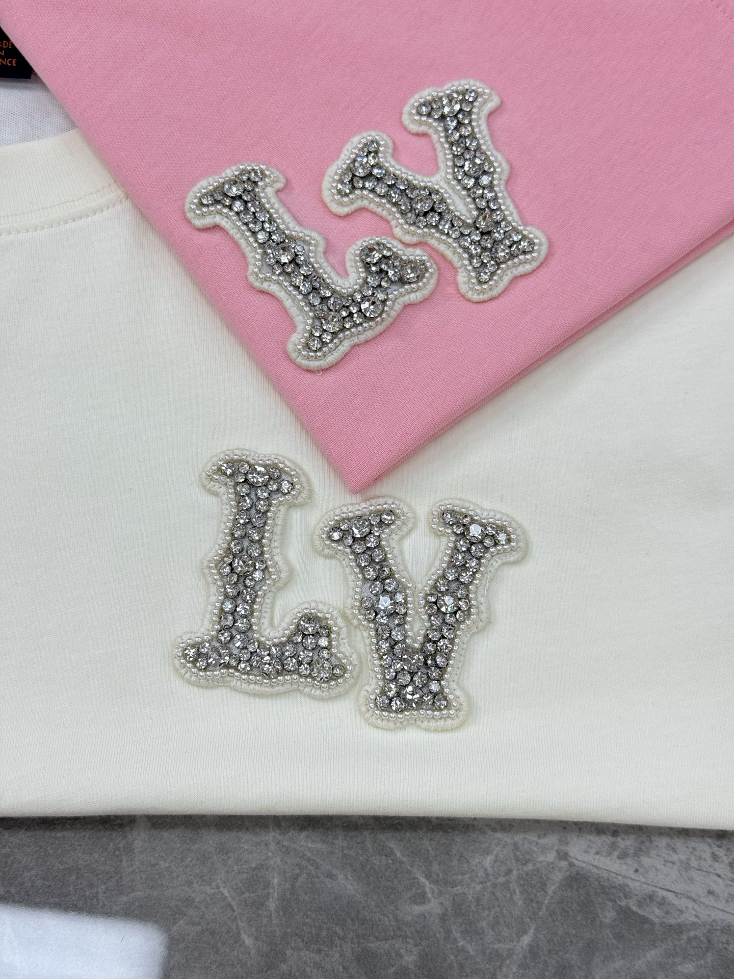 。🌾 驴牌*新款潮牌圆领T恤.可搭配套装.宽松版型.男女同款推荐！走秀款.简单基础又不失奢华的搭配组合.