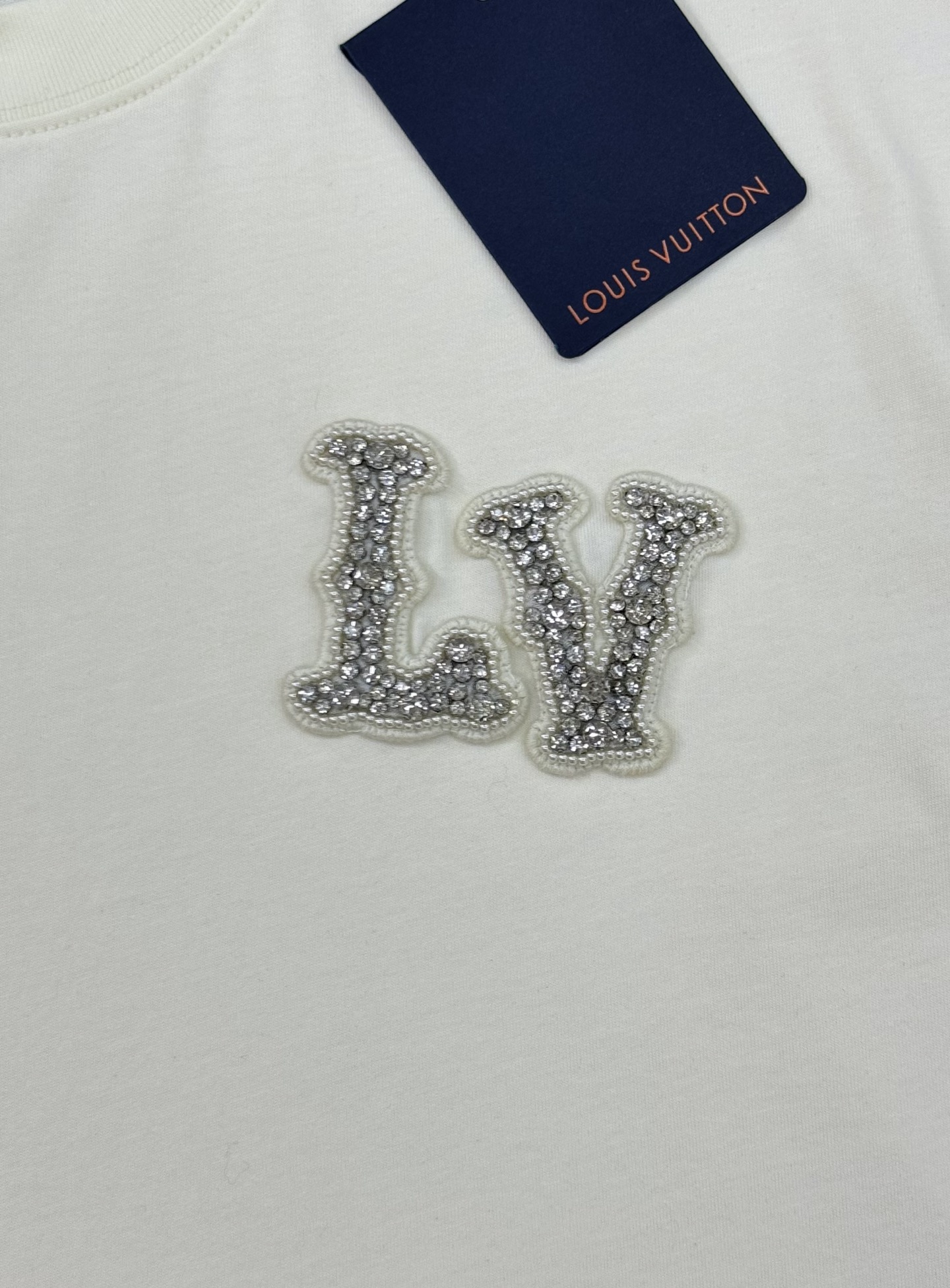 。🌾 驴牌*新款潮牌圆领T恤.可搭配套装.宽松版型.男女同款推荐！走秀款.简单基础又不失奢华的搭配组合.