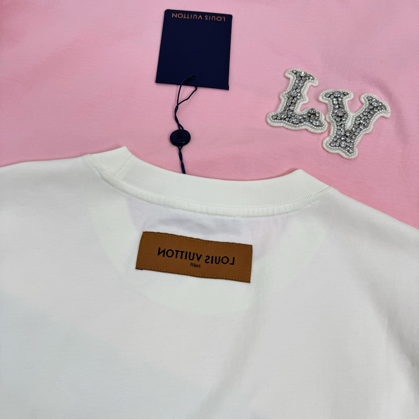 。🌾 驴牌*新款潮牌圆领T恤.可搭配套装.宽松版型.男女同款推荐！走秀款.简单基础又不失奢华的搭配组合.