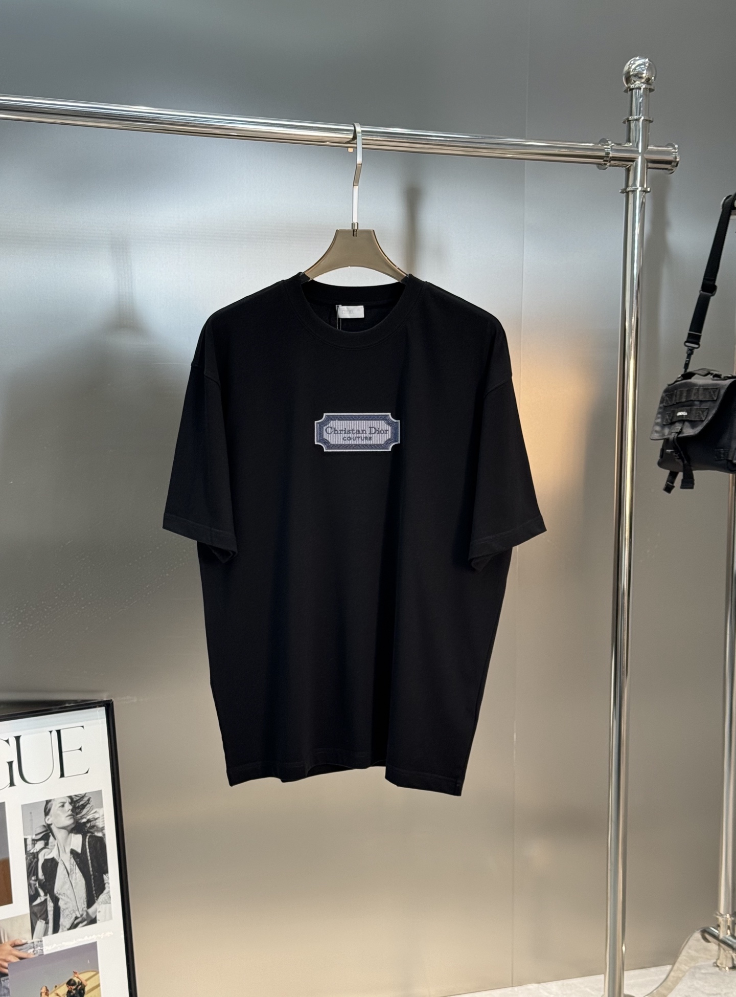 。🌾 Dior*迪奥潮牌新款潮牌T恤.男女同款❤️经典刀片字母造型.立体刺绣🪡工艺.视觉感受超前！悬垂感