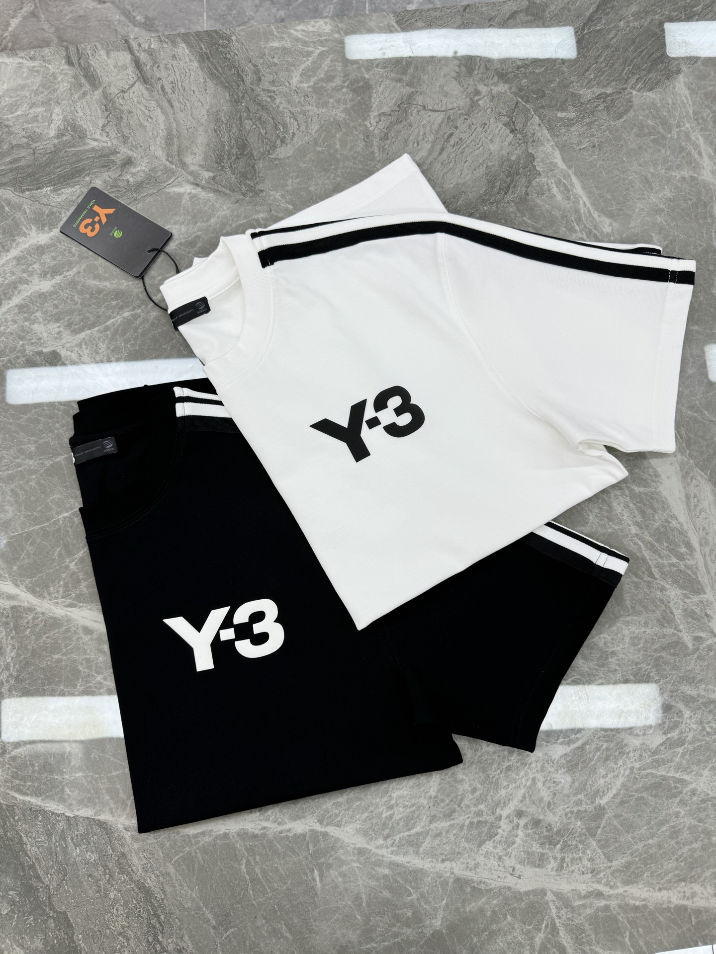 。🌾 Y-3*山本耀司超高品”新款潮牌休闲T恤.男女同款❤️休闲运动风格.y3新推系列将条纹织带巧妙融入