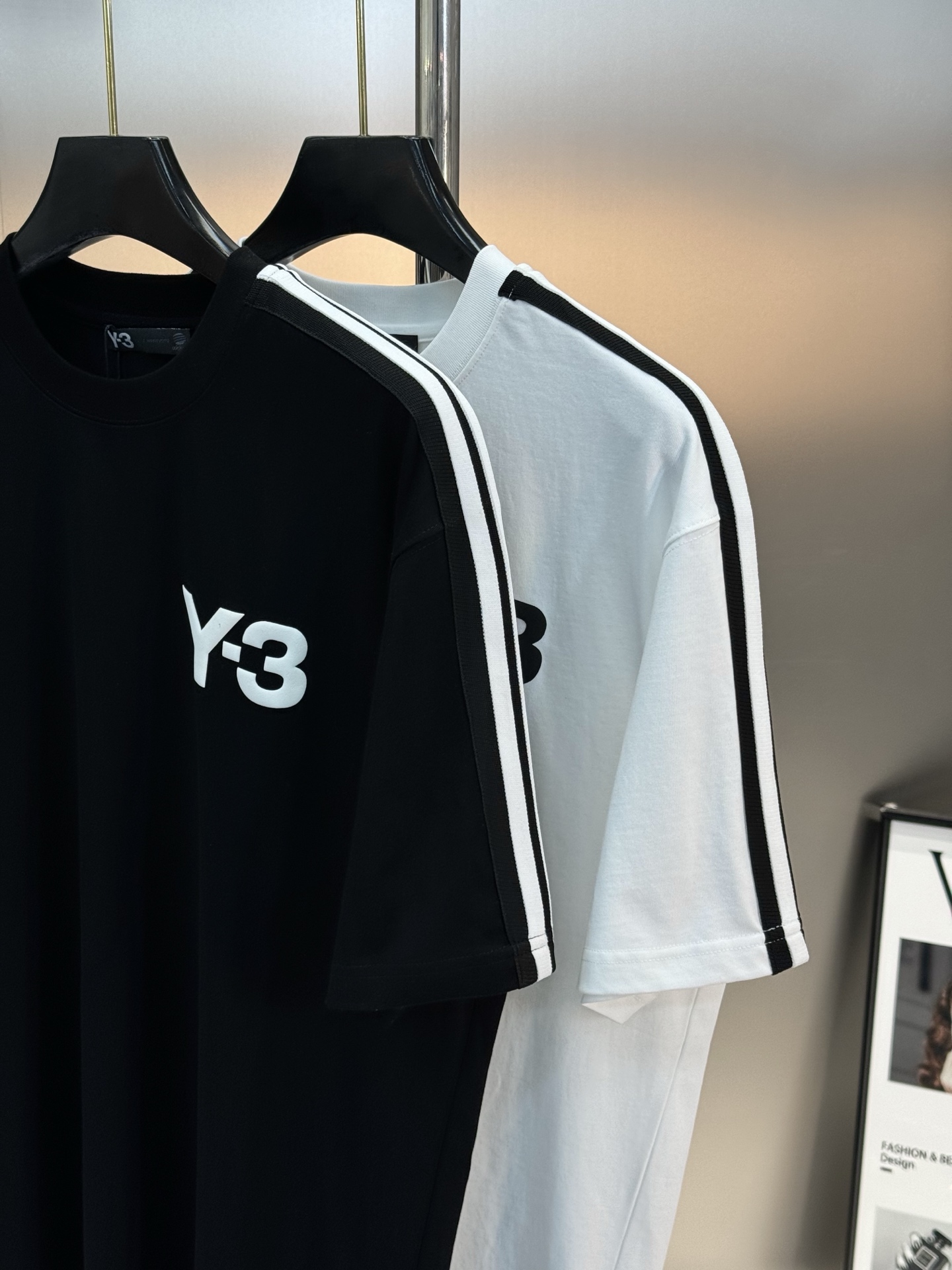 。🌾 Y-3*山本耀司超高品”新款潮牌休闲T恤.男女同款❤️休闲运动风格.y3新推系列将条纹织带巧妙融入