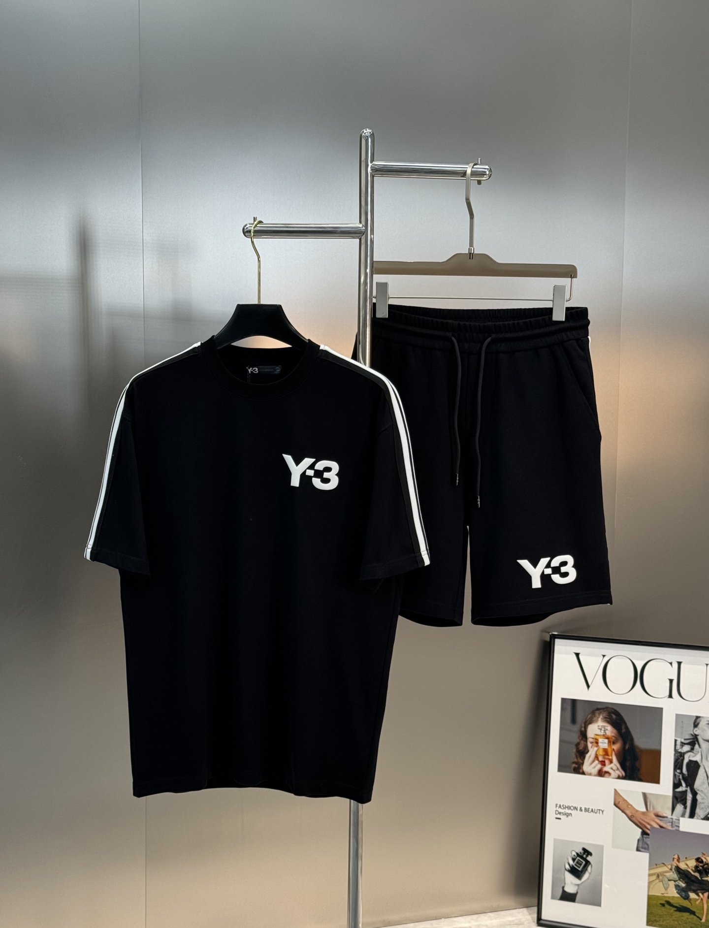 。🌾 Y-3*山本耀司超高品”新款潮牌休闲T恤.男女同款❤️休闲运动风格.y3新推系列将条纹织带巧妙融入