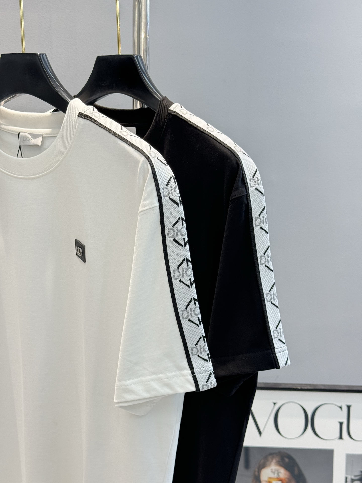 。🌾 Dio*r迪奥新款潮牌潮牌T恤.超高品”男女同款❤️休闲运动风格.经典大牌新推系列将条纹dior织